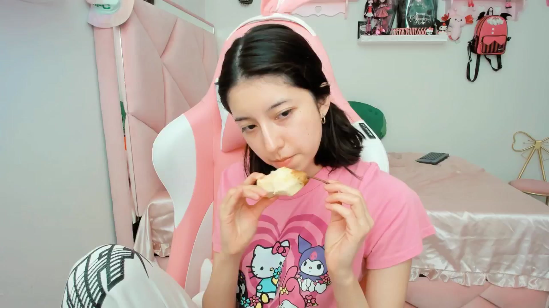Gallery image thumbnail from Cherrycute666's myfreecams stream on, 03/31/2025, 21:29 image 5 of 20