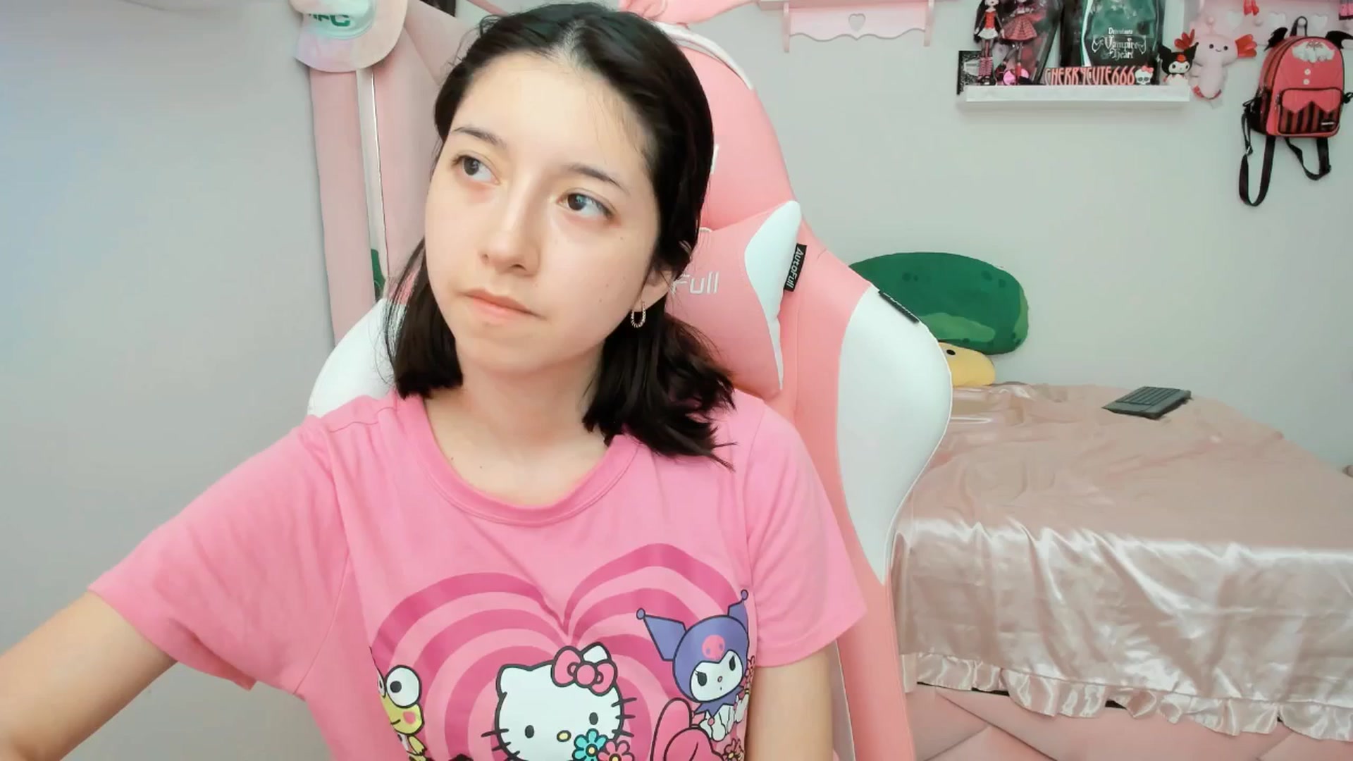 Gallery image thumbnail from Cherrycute666's myfreecams stream on, 03/31/2025, 21:29 image 14 of 20