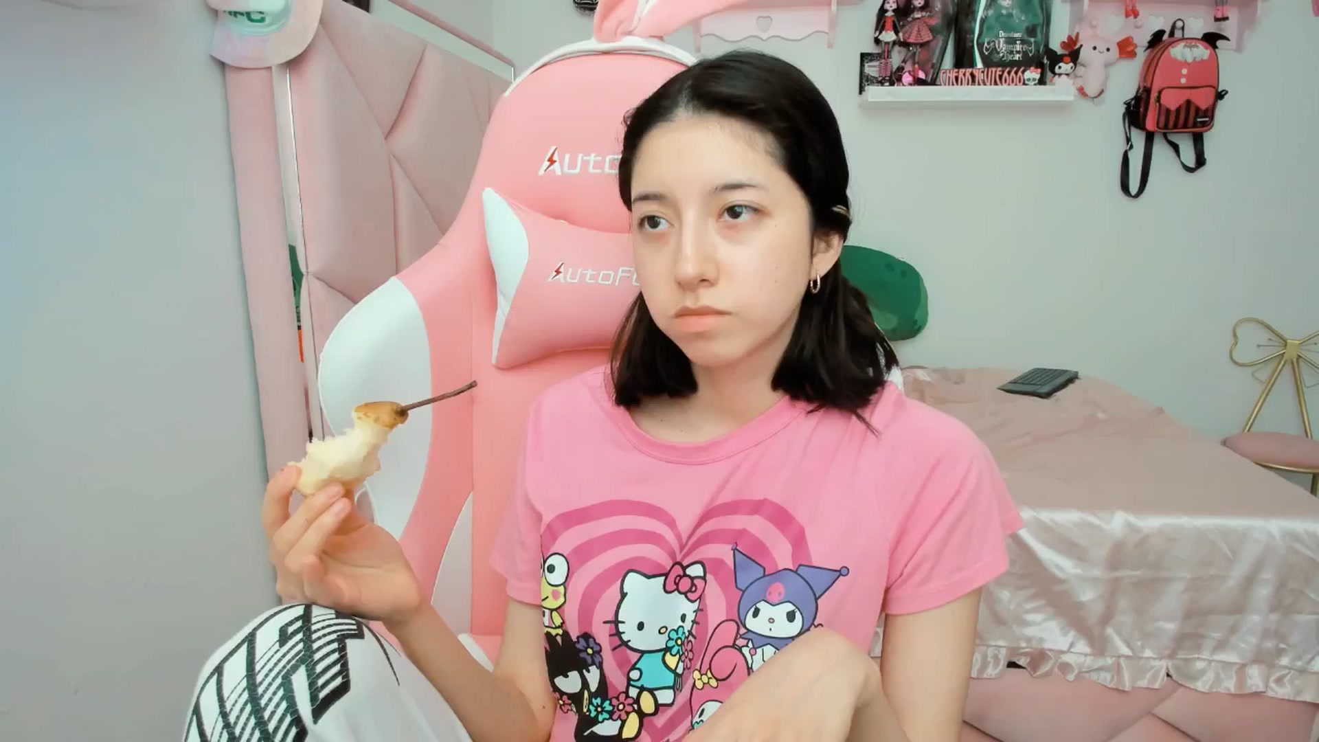 Gallery image thumbnail from Cherrycute666's myfreecams stream on, 03/31/2025, 21:29 image 6 of 20