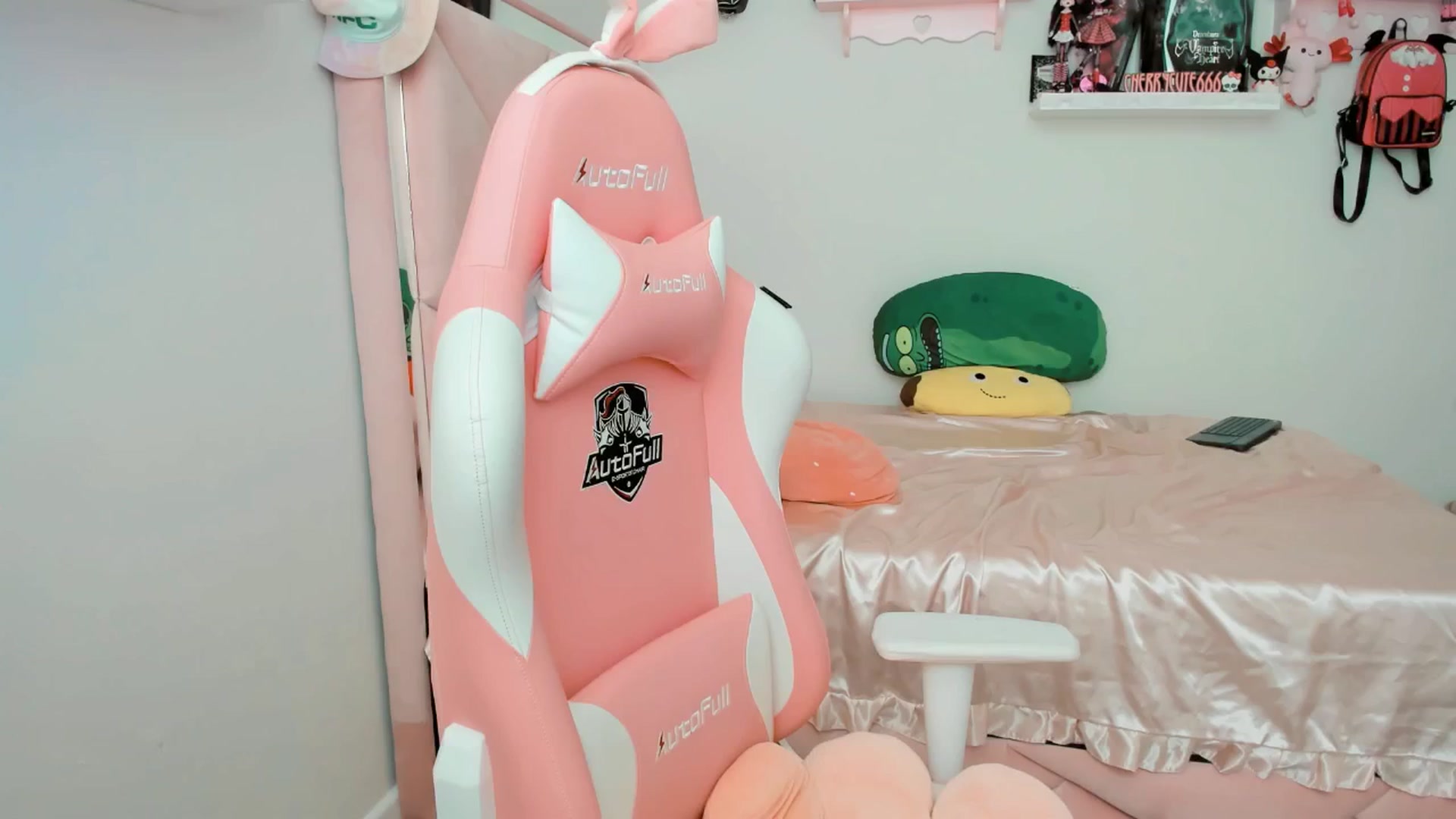 Gallery image thumbnail from Cherrycute666's myfreecams stream on, 03/31/2025, 21:29 image 16 of 20