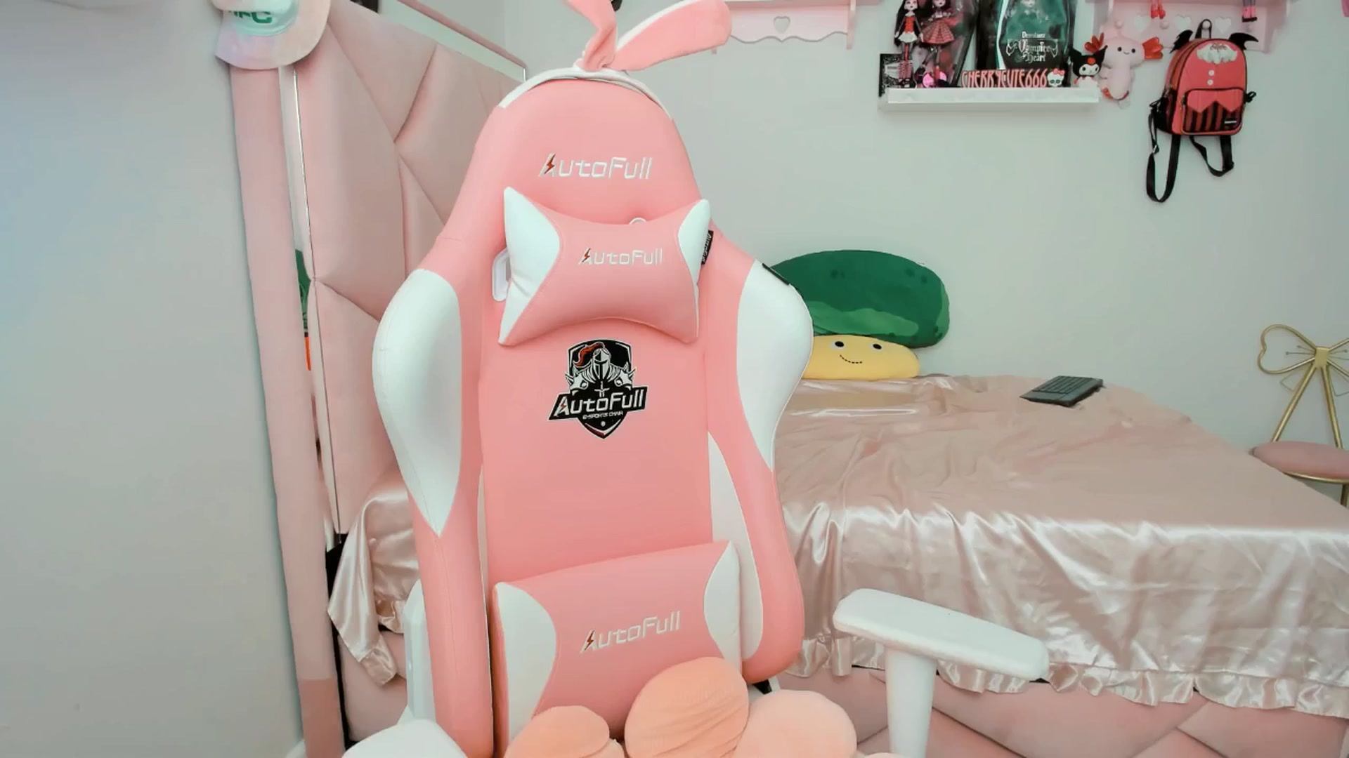 Gallery image thumbnail from Cherrycute666's myfreecams stream on, 03/31/2025, 21:29 image 12 of 20