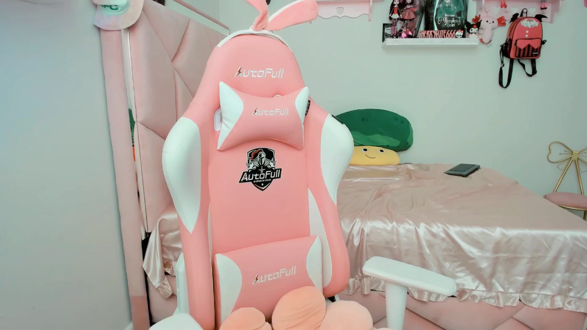 Gallery image thumbnail from Cherrycute666's myfreecams stream on, 03/31/2025, 21:29 image 10 of 20