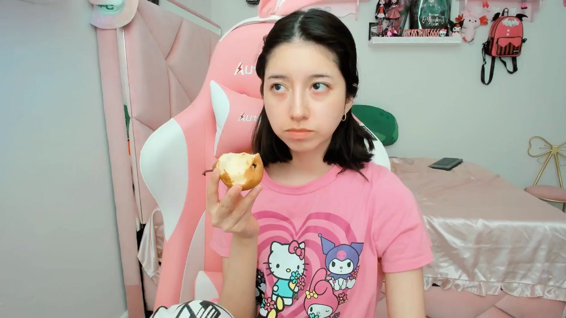 Gallery image thumbnail from Cherrycute666's myfreecams stream on, 03/31/2025, 21:29 image 2 of 20