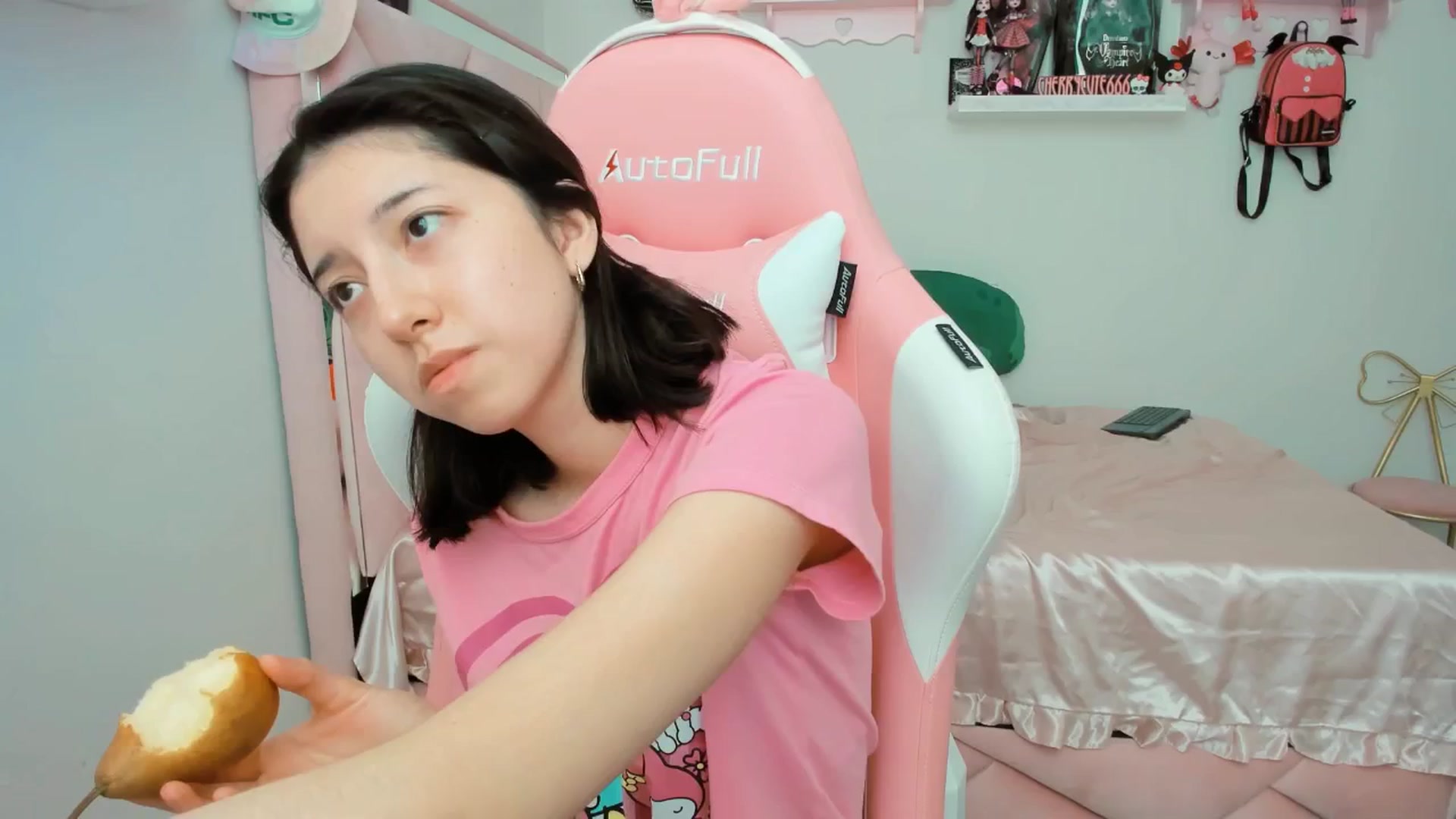 Gallery image thumbnail from Cherrycute666's myfreecams stream on, 03/31/2025, 21:29 image 3 of 20