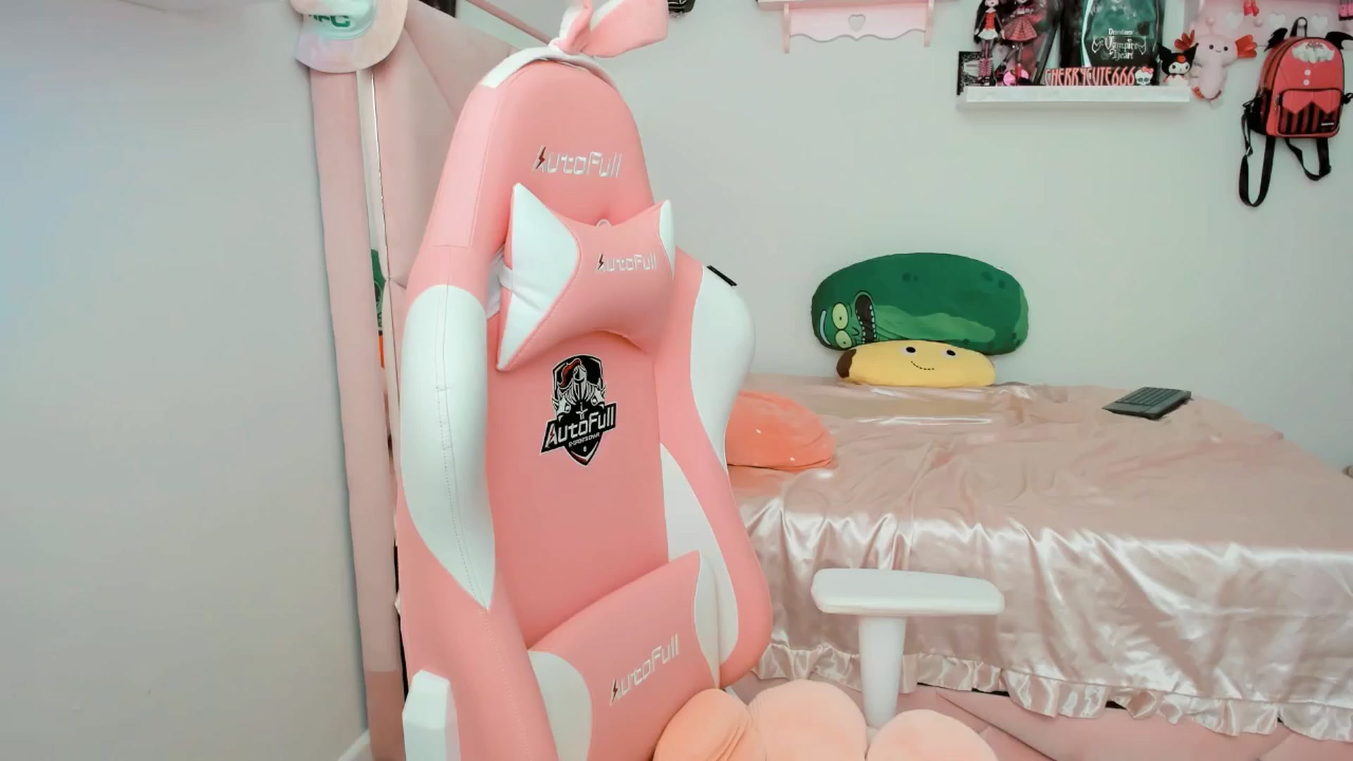 Gallery image thumbnail from Cherrycute666's myfreecams stream on, 03/31/2025, 21:29 image 17 of 20
