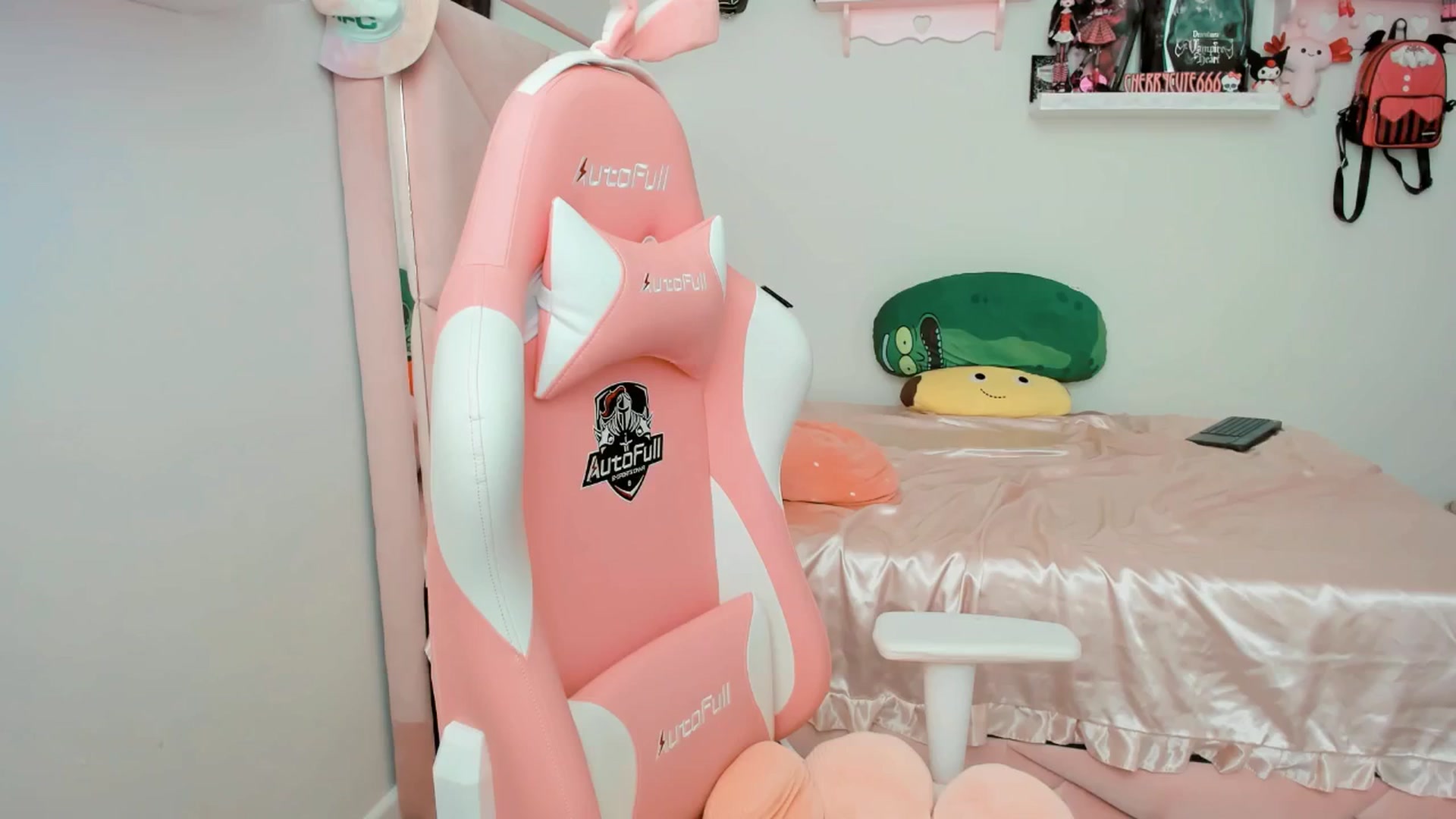 Gallery image thumbnail from Cherrycute666's myfreecams stream on, 03/31/2025, 21:29 image 18 of 20