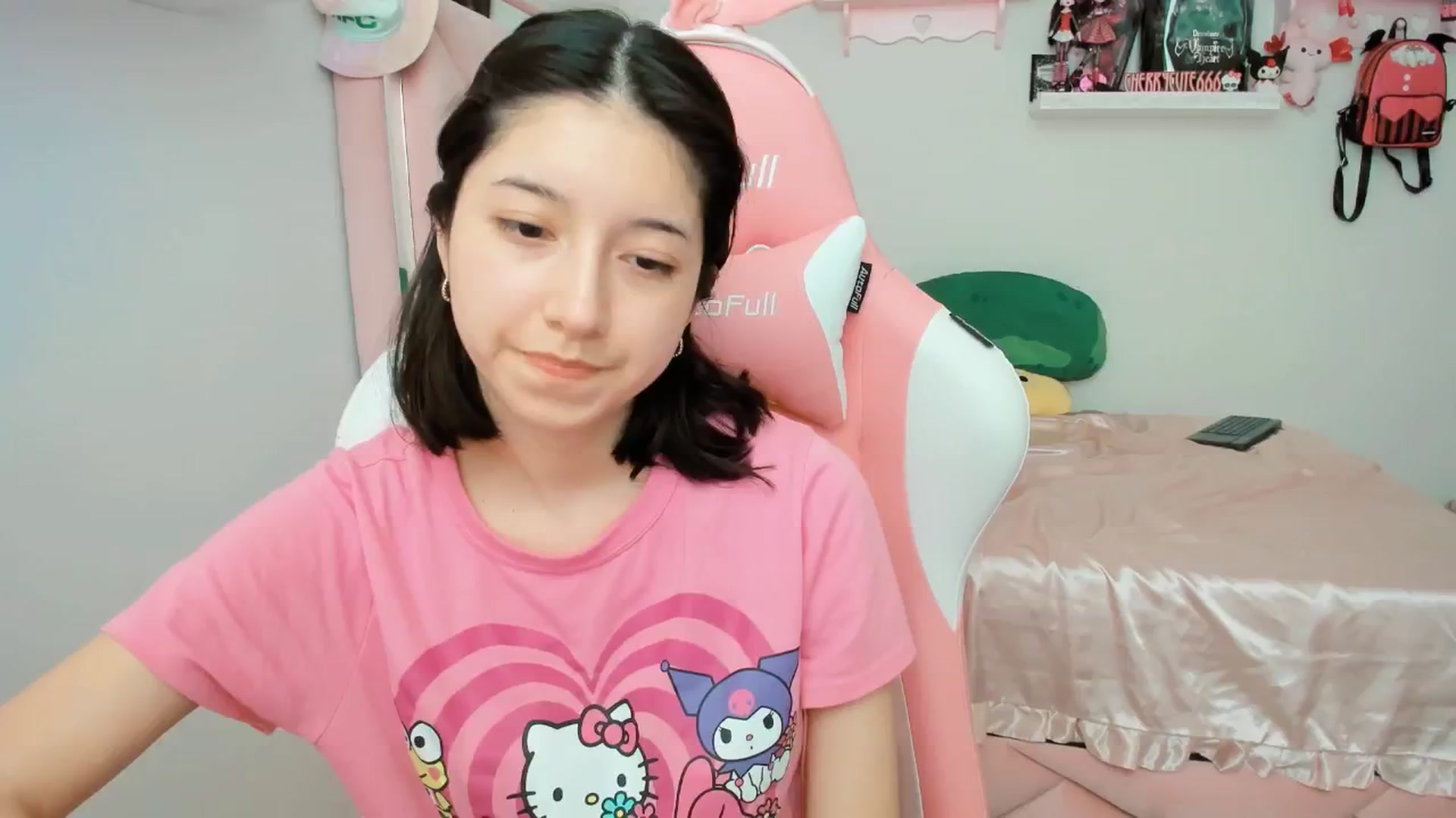 Gallery image thumbnail from Cherrycute666's myfreecams stream on, 03/31/2025, 21:29 image 15 of 20
