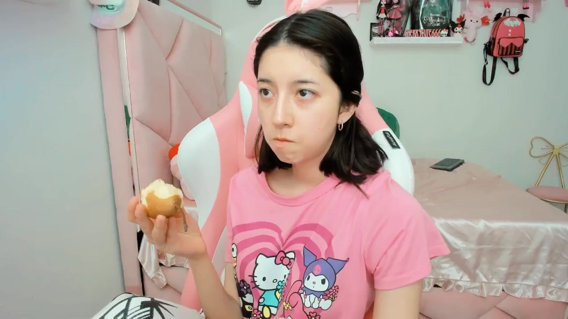 Gallery image thumbnail from Cherrycute666's myfreecams stream on, 03/31/2025, 21:29 image 4 of 20
