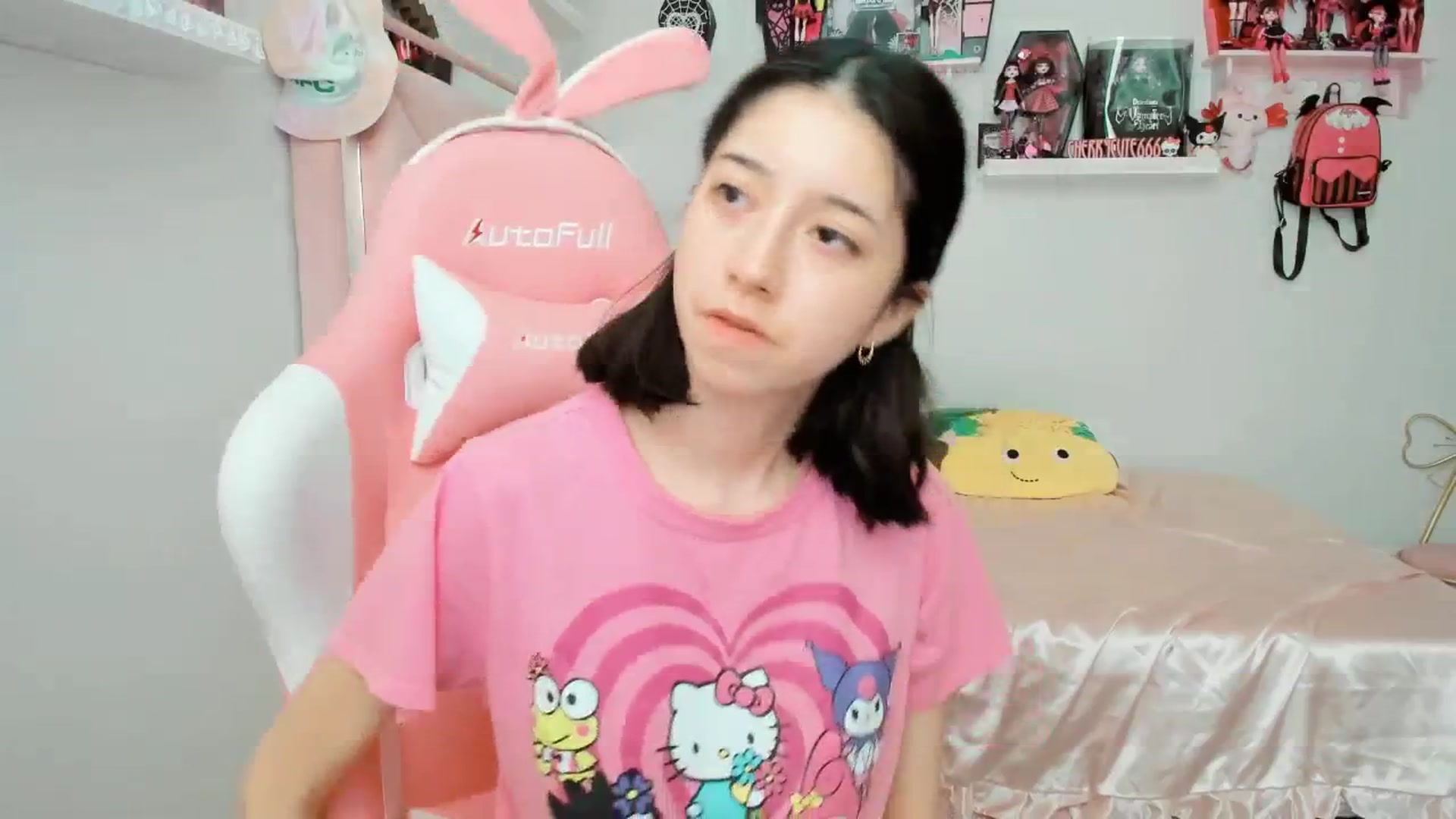 Gallery image thumbnail from Cherrycute666's myfreecams stream on, 03/31/2025, 22:32 image 12 of 20