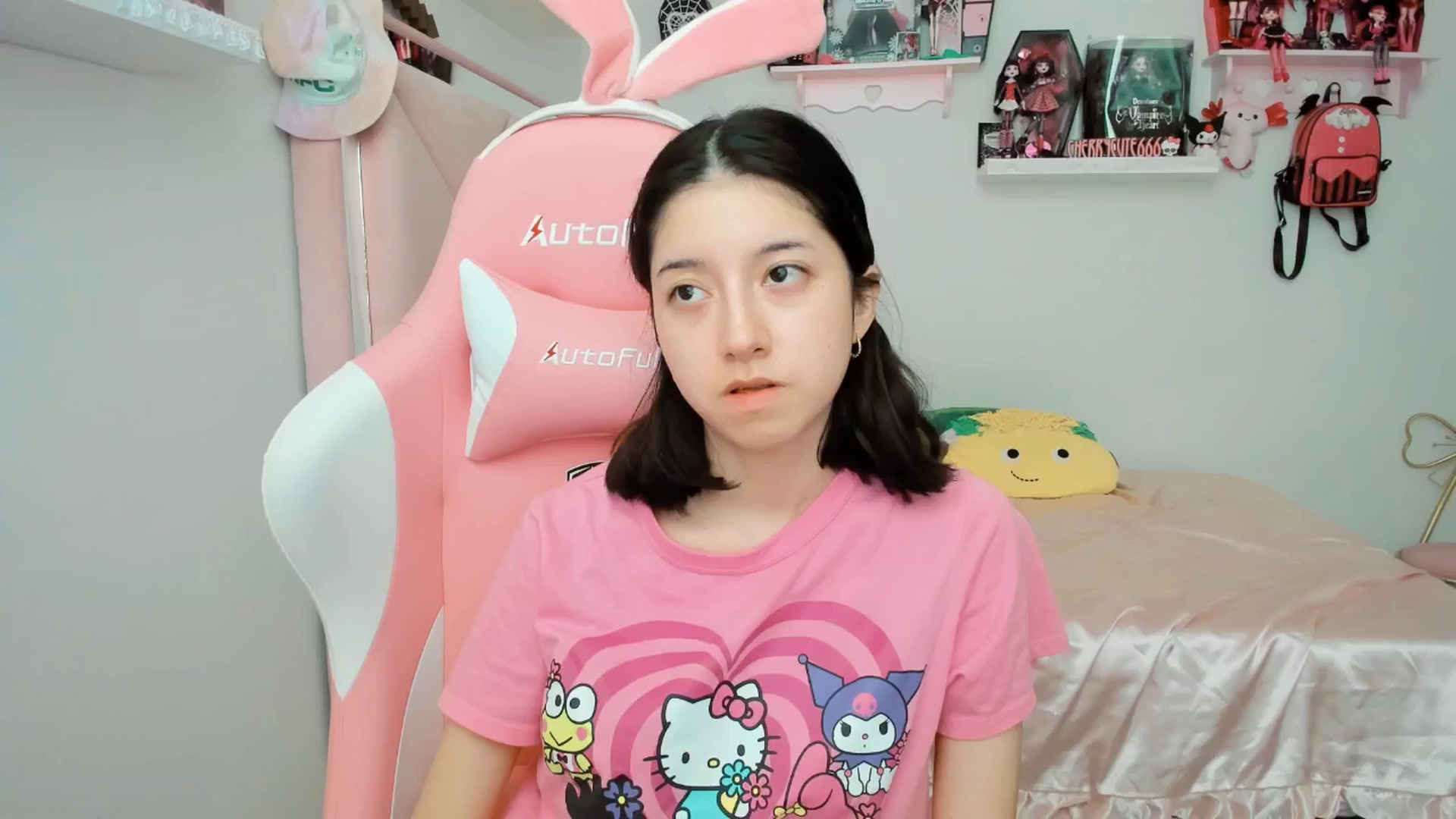 Gallery image thumbnail from Cherrycute666's myfreecams stream on, 03/31/2025, 22:32 image 4 of 20