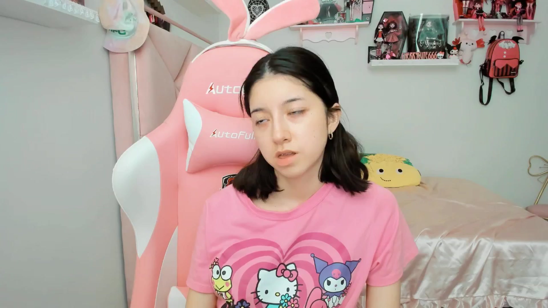 Gallery image thumbnail from Cherrycute666's myfreecams stream on, 03/31/2025, 22:32 image 7 of 20