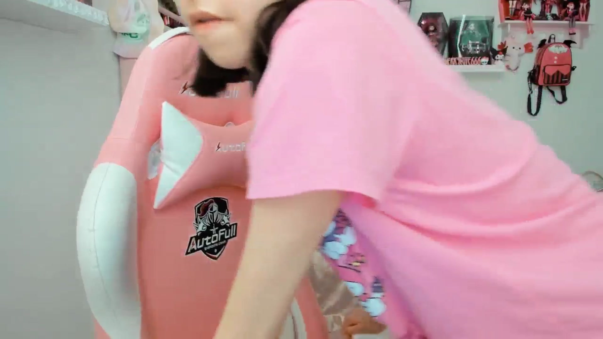 Gallery image thumbnail from Cherrycute666's myfreecams stream on, 03/31/2025, 22:32 image 10 of 20