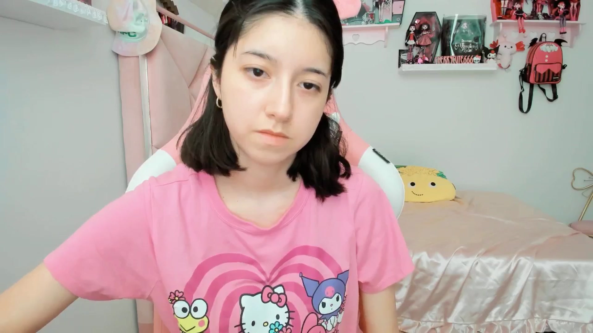 Gallery image thumbnail from Cherrycute666's myfreecams stream on, 03/31/2025, 22:32 image 16 of 20