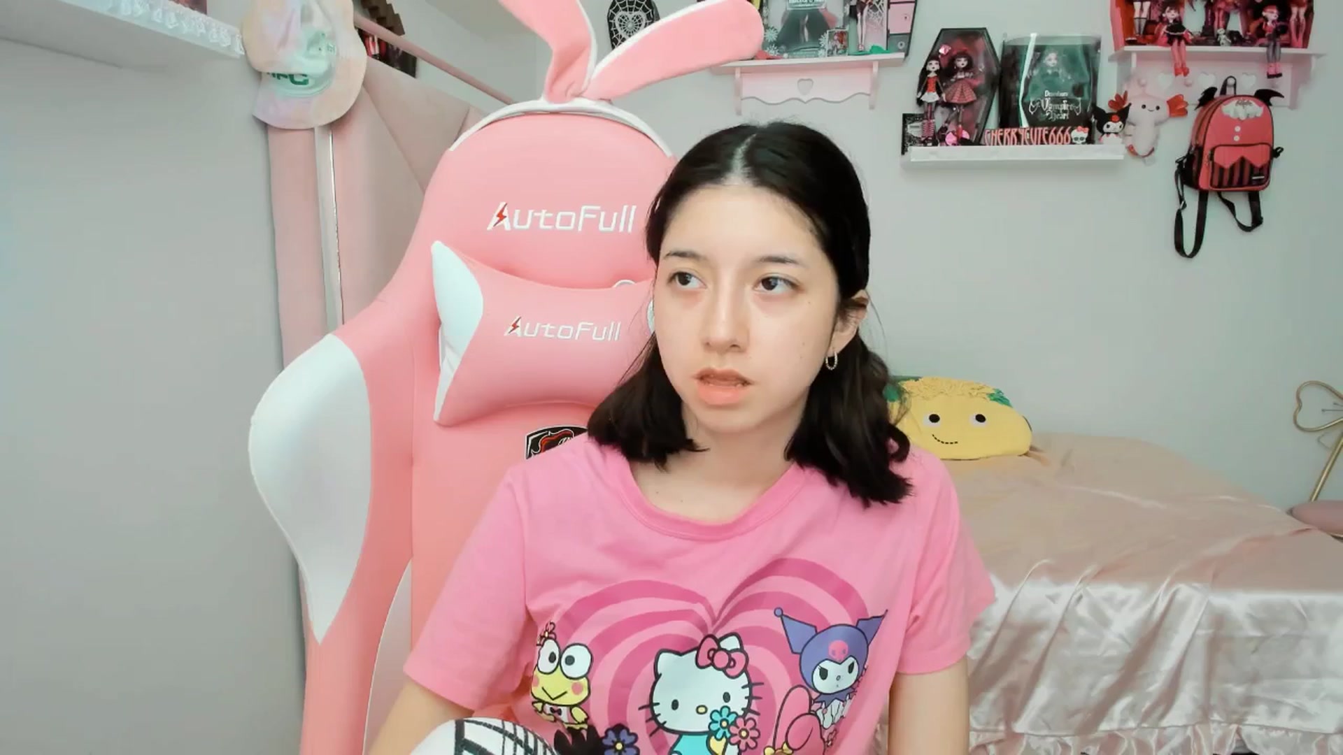 Gallery image thumbnail from Cherrycute666's myfreecams stream on, 03/31/2025, 22:32 image 6 of 20
