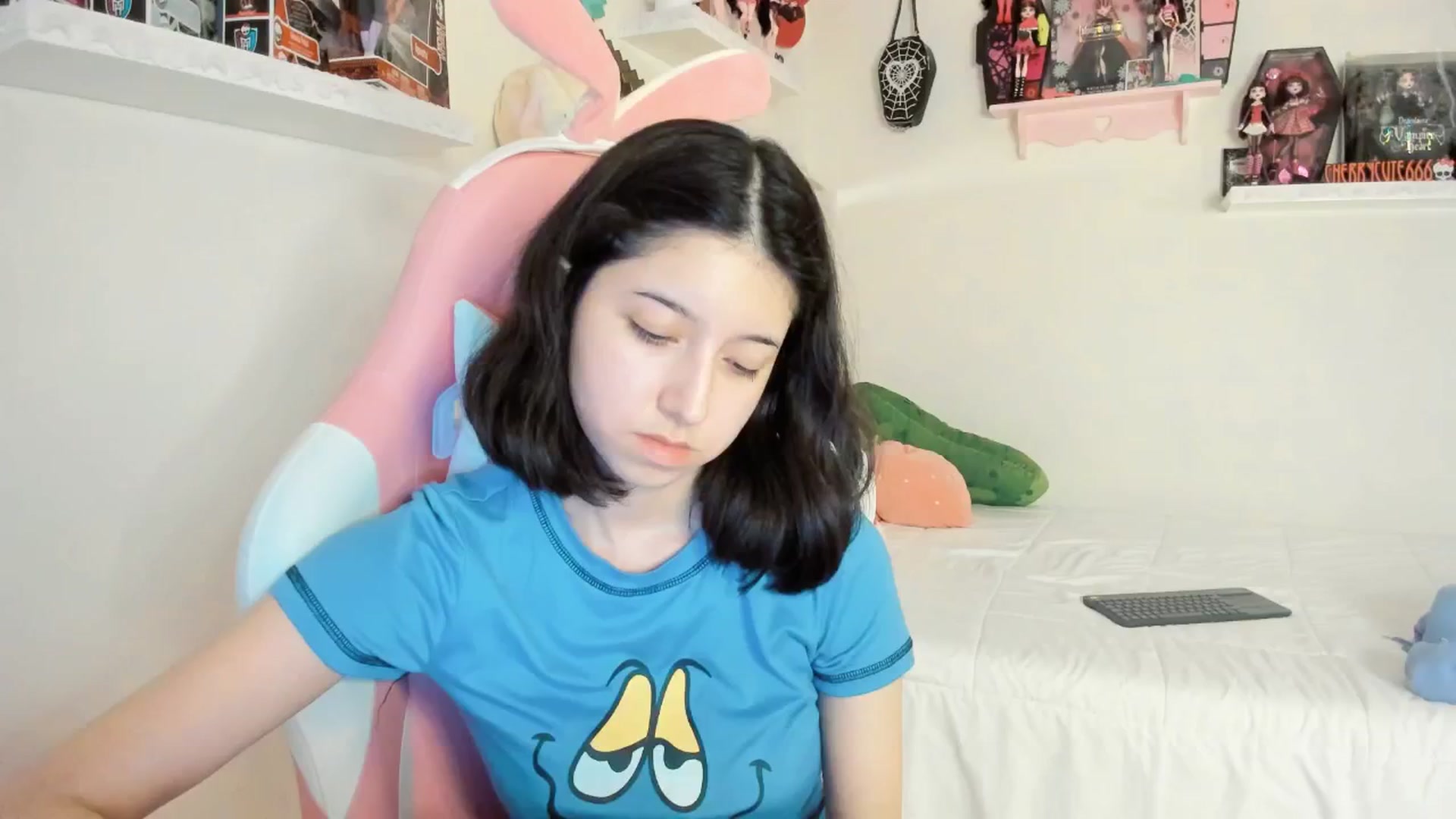 Gallery image thumbnail from Cherrycute666's myfreecams stream on, 04/01/2025, 04:06 image 6 of 20