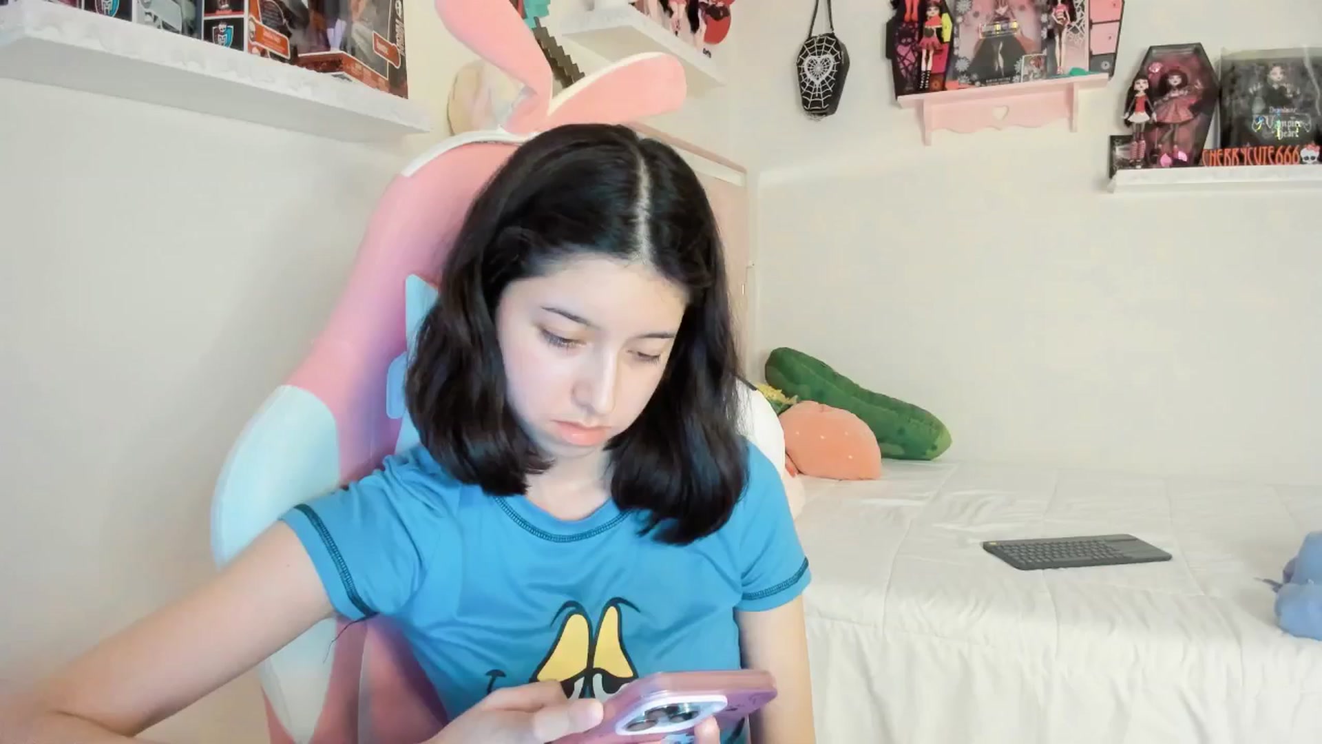Gallery image thumbnail from Cherrycute666's myfreecams stream on, 04/01/2025, 04:06 image 13 of 20
