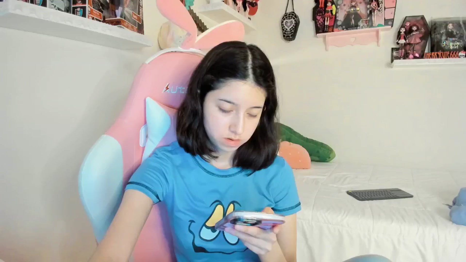 Gallery image thumbnail from Cherrycute666's myfreecams stream on, 04/01/2025, 04:06 image 2 of 20