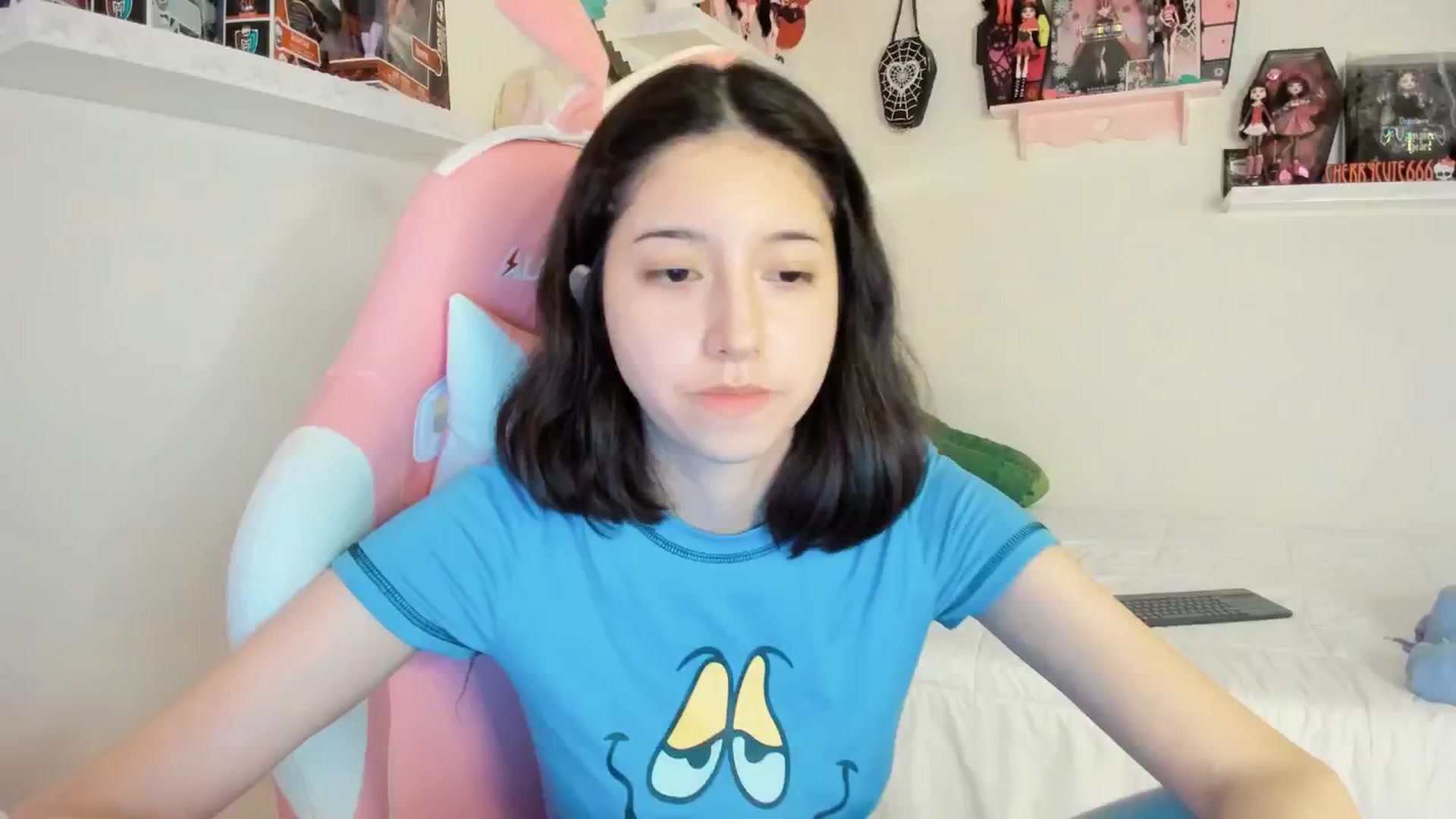Gallery image thumbnail from Cherrycute666's myfreecams stream on, 04/01/2025, 04:06 image 1 of 20