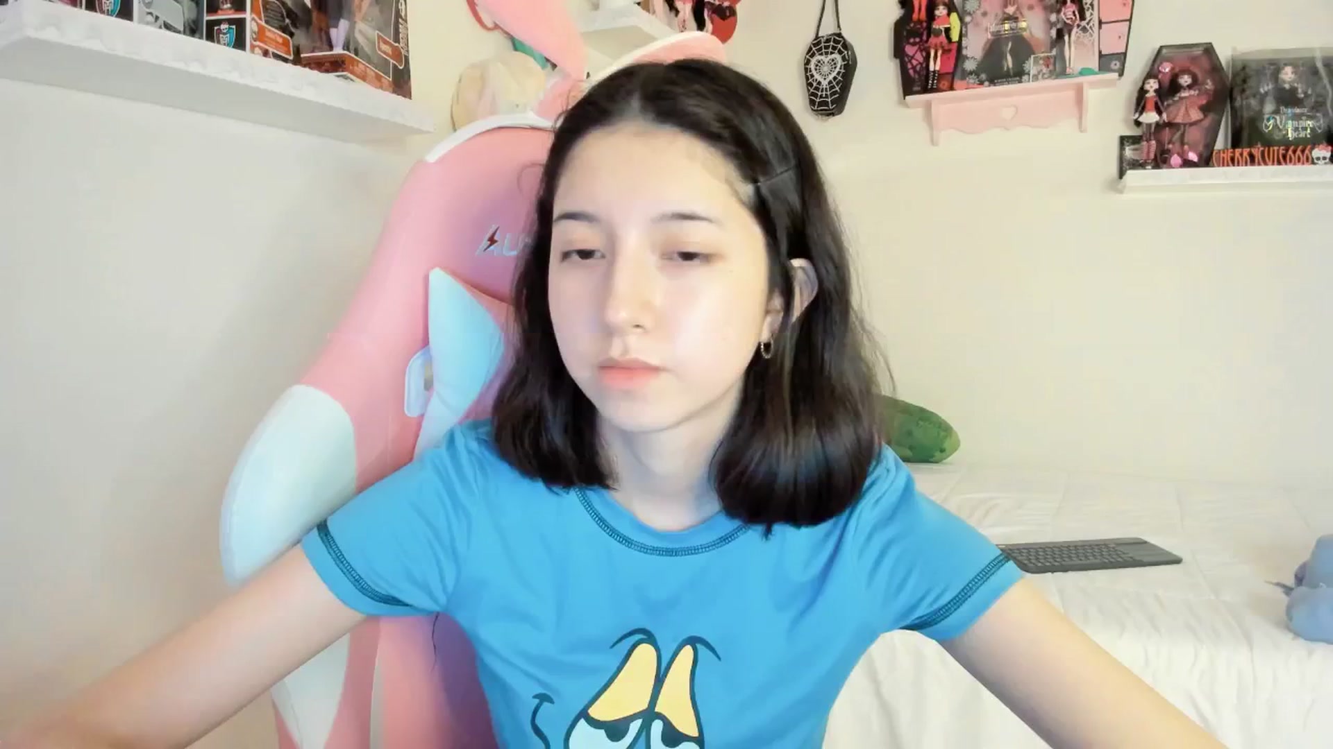 Gallery image thumbnail from Cherrycute666's myfreecams stream on, 04/01/2025, 04:06 image 4 of 20