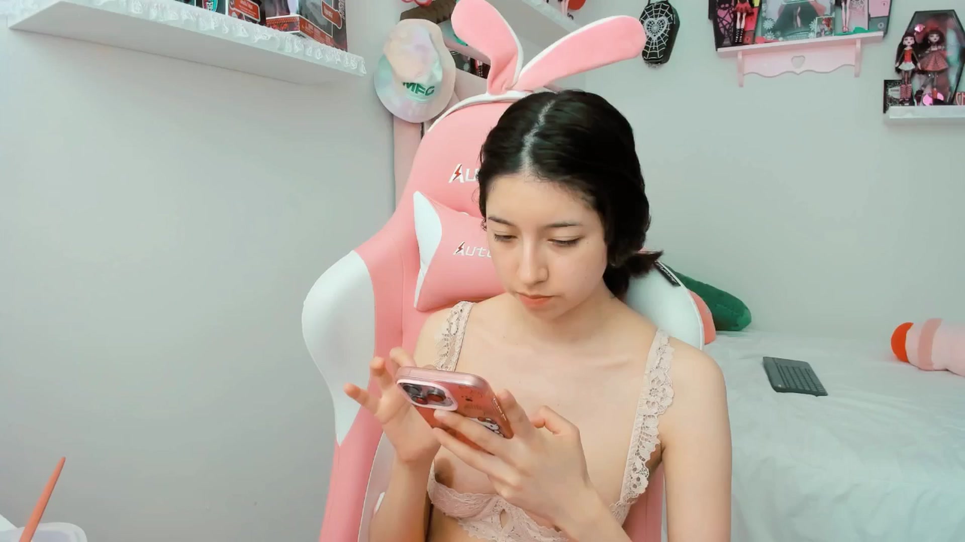 Gallery image thumbnail from Cherrycute666's myfreecams stream on, 04/02/2025, 19:03 image 12 of 20