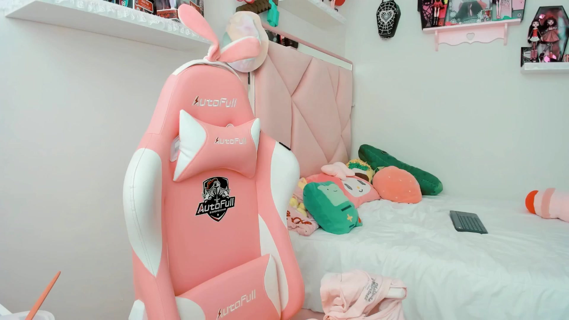 Gallery image thumbnail from Cherrycute666's myfreecams stream on, 04/02/2025, 19:03 image 13 of 20