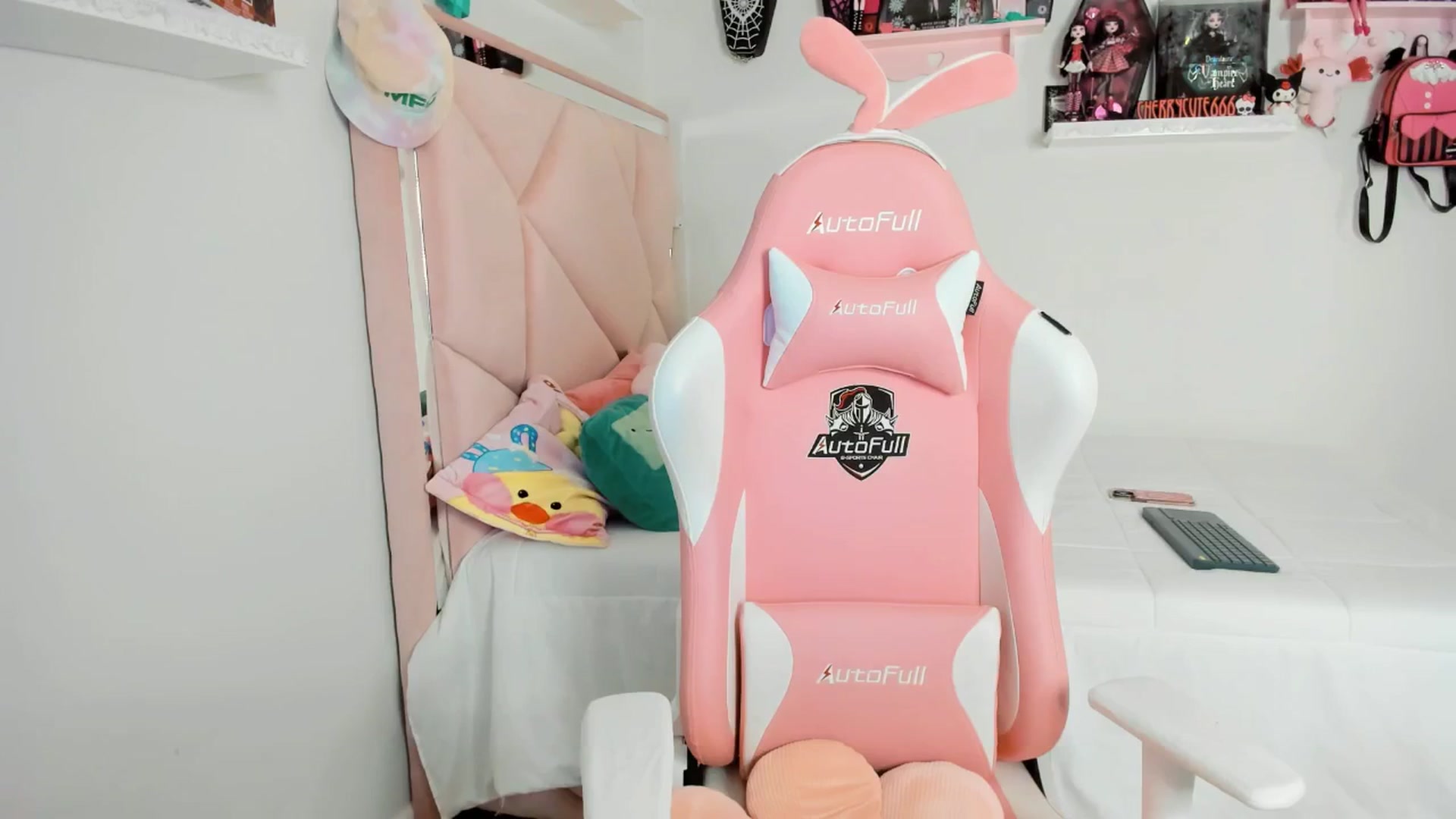 Gallery image thumbnail from Cherrycute666's myfreecams stream on, 04/03/2025, 05:07 image 5 of 20
