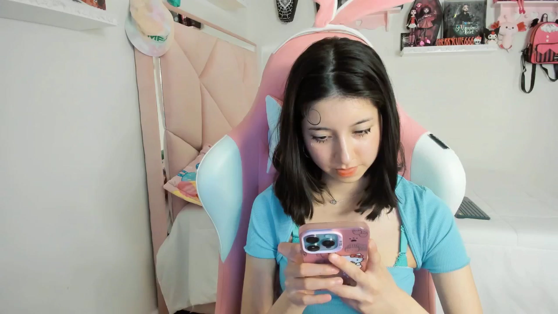 Gallery image thumbnail from Cherrycute666's myfreecams stream on, 04/03/2025, 05:07 image 11 of 20
