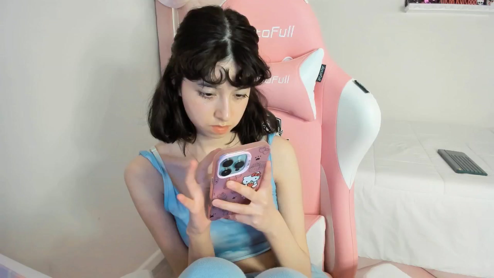 Gallery image thumbnail from Cherrycute666's myfreecams stream on, 04/04/2025, 06:42 image 17 of 20
