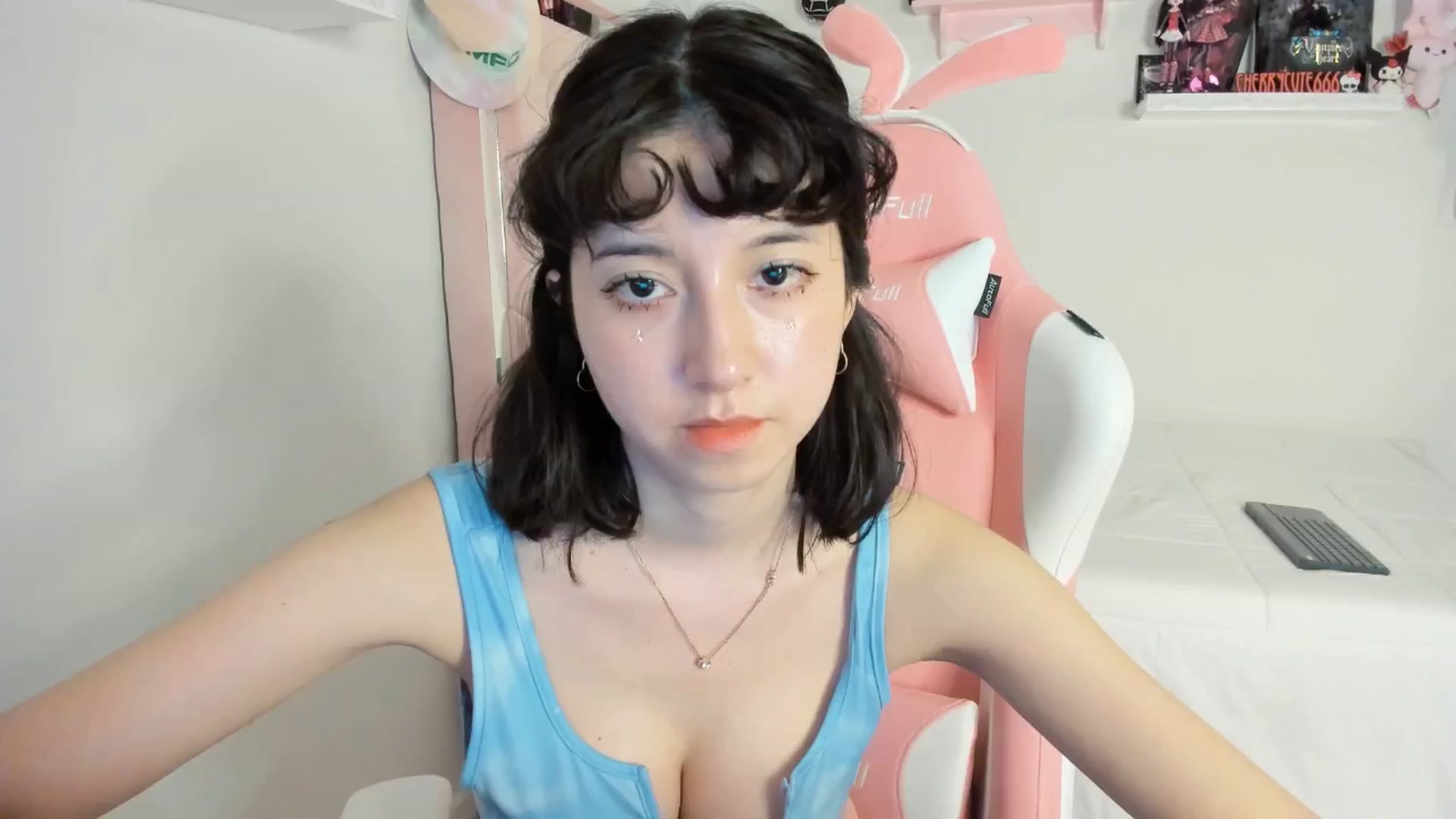 Gallery image thumbnail from Cherrycute666's myfreecams stream on, 04/04/2025, 06:42 image 9 of 20