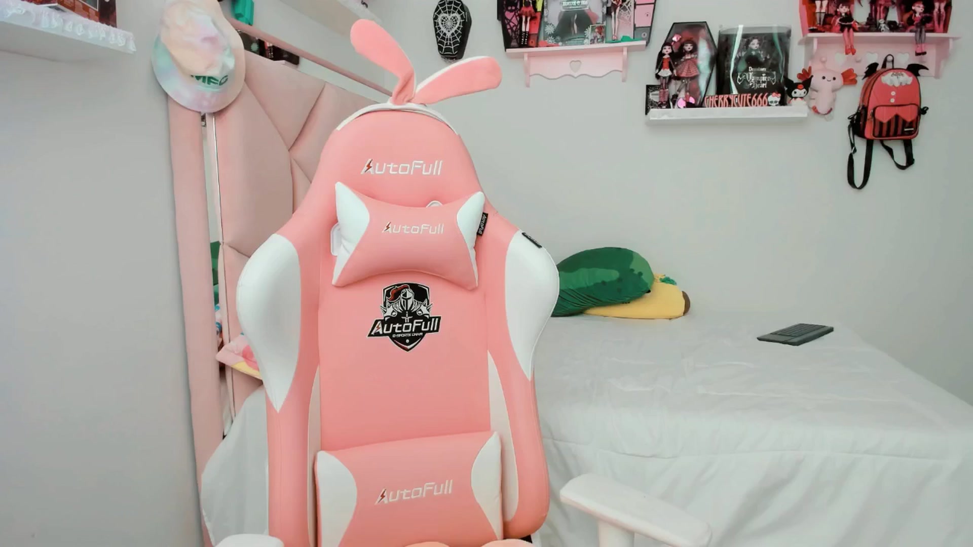 Gallery image thumbnail from Cherrycute666's myfreecams stream on, 04/04/2025, 22:59 image 18 of 20