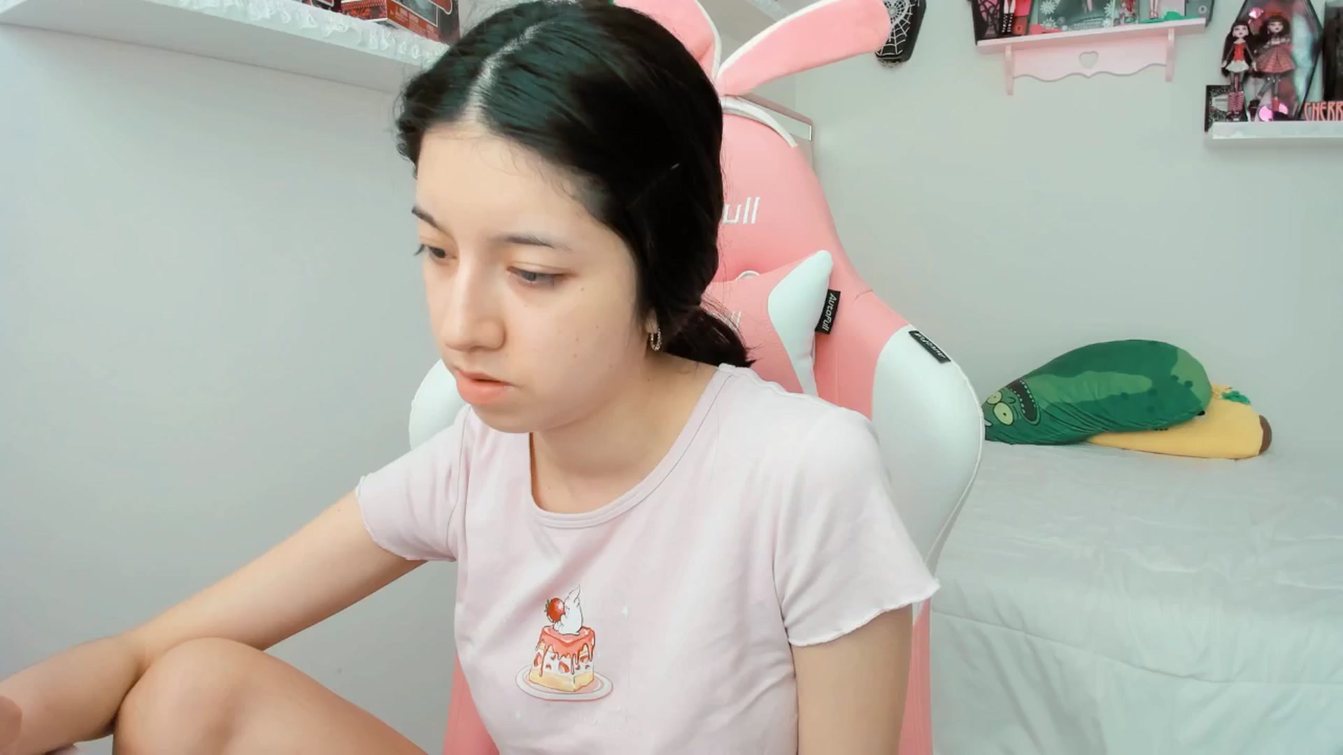 Gallery image thumbnail from Cherrycute666's myfreecams stream on, 04/04/2025, 22:59 image 4 of 20
