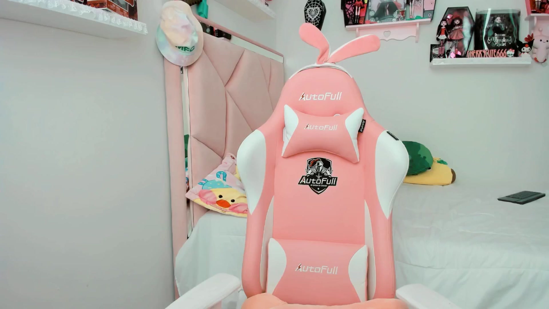 Gallery image thumbnail from Cherrycute666's myfreecams stream on, 04/04/2025, 22:59 image 9 of 20