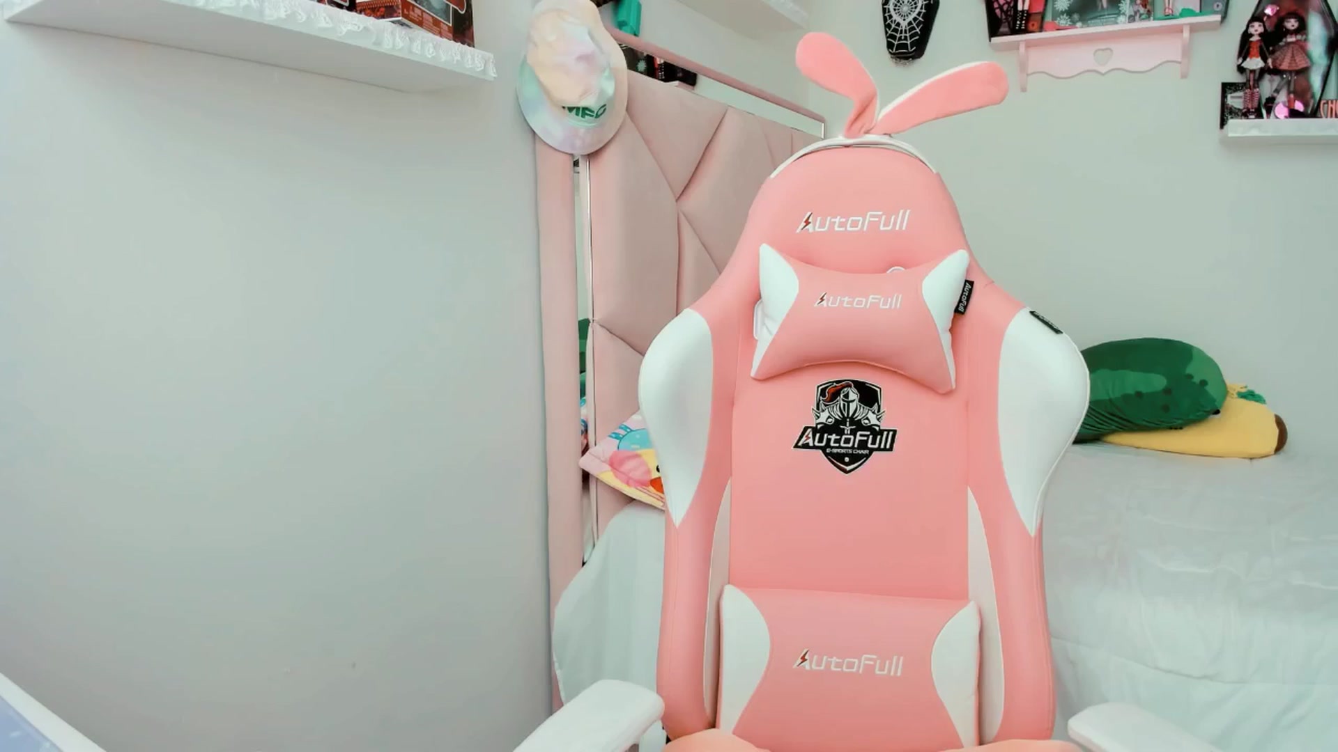 Gallery image thumbnail from Cherrycute666's myfreecams stream on, 04/04/2025, 22:59 image 5 of 20