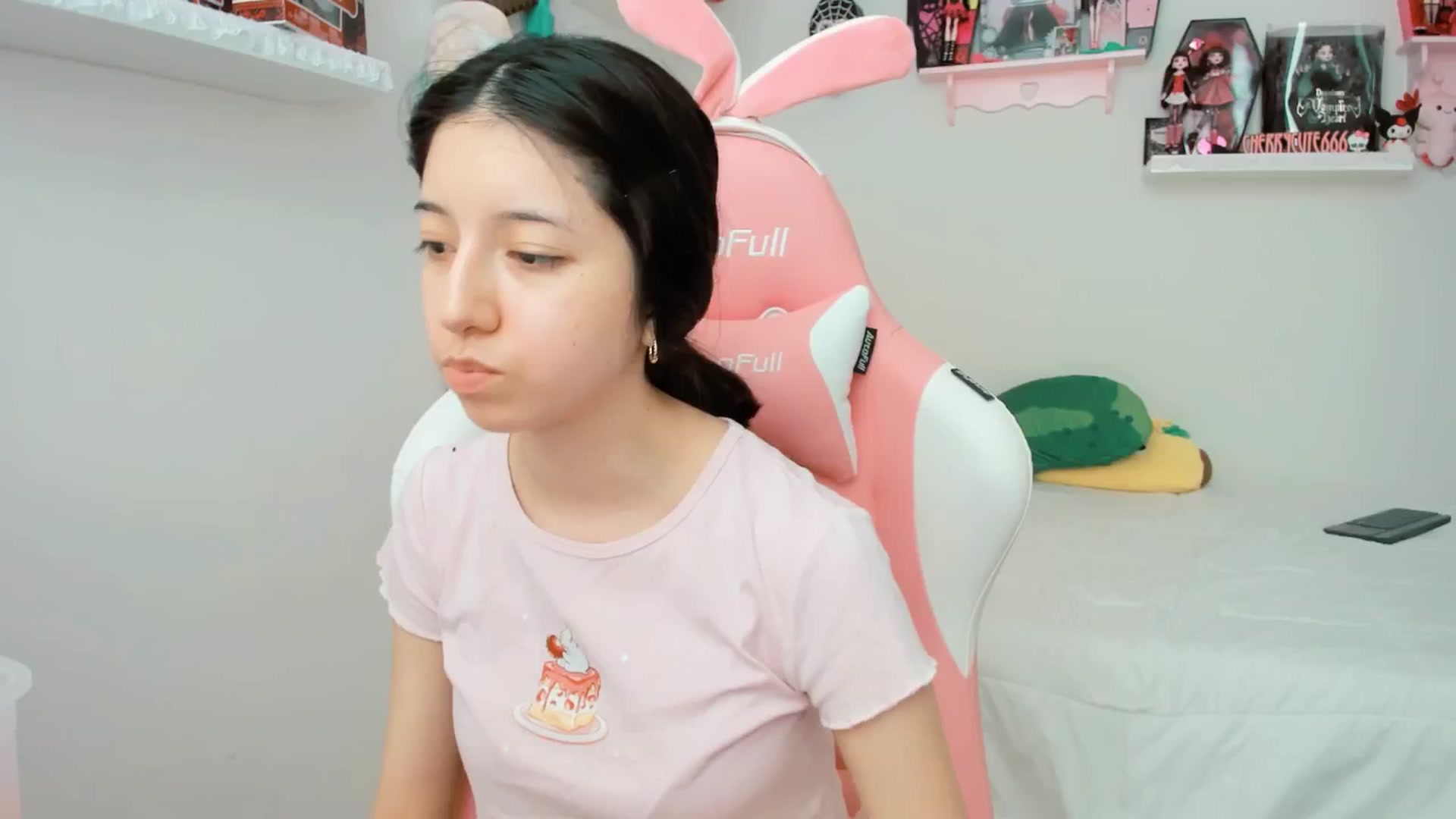 Gallery image thumbnail from Cherrycute666's myfreecams stream on, 04/04/2025, 22:59 image 11 of 20