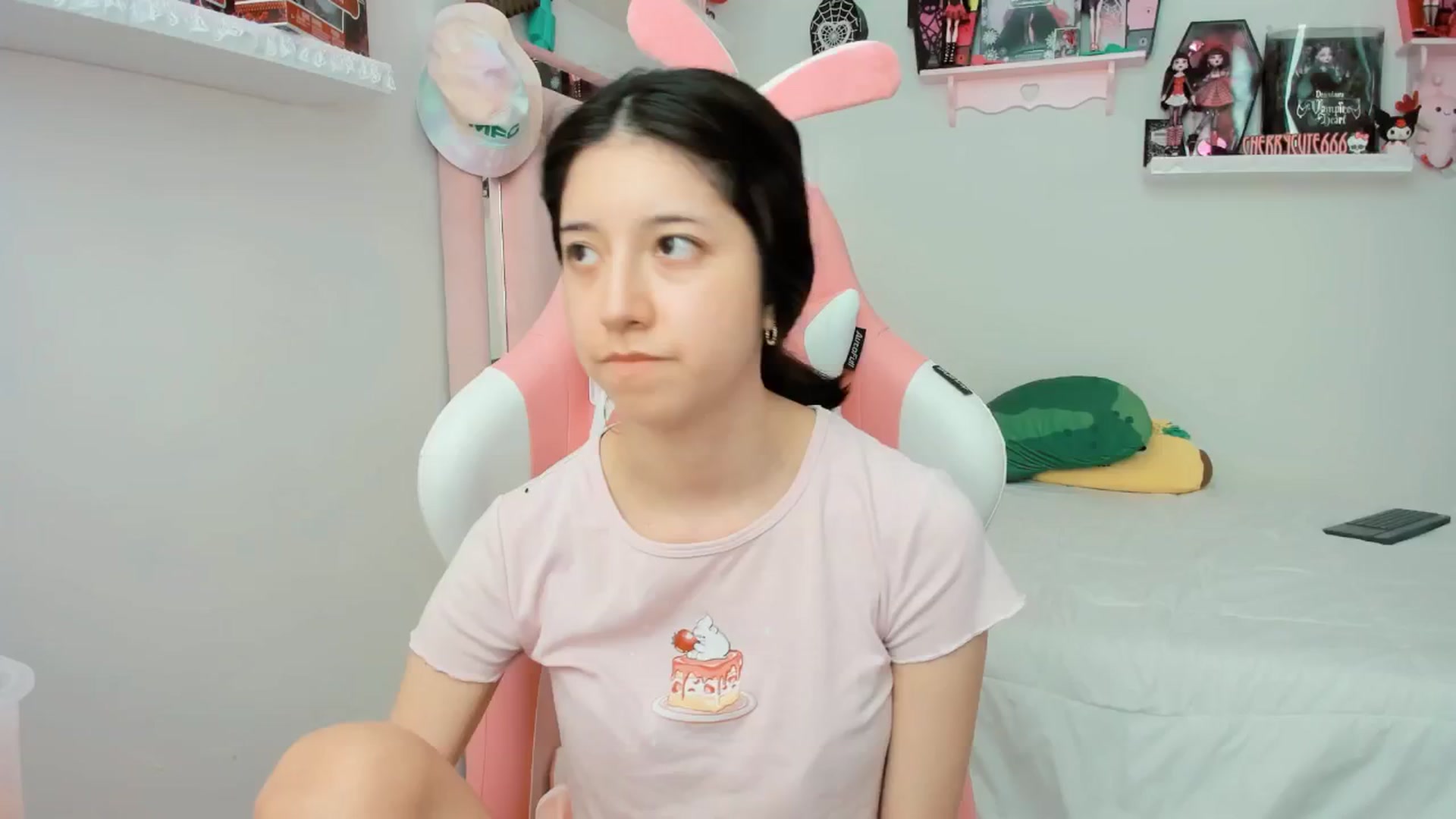 Gallery image thumbnail from Cherrycute666's myfreecams stream on, 04/04/2025, 22:59 image 10 of 20