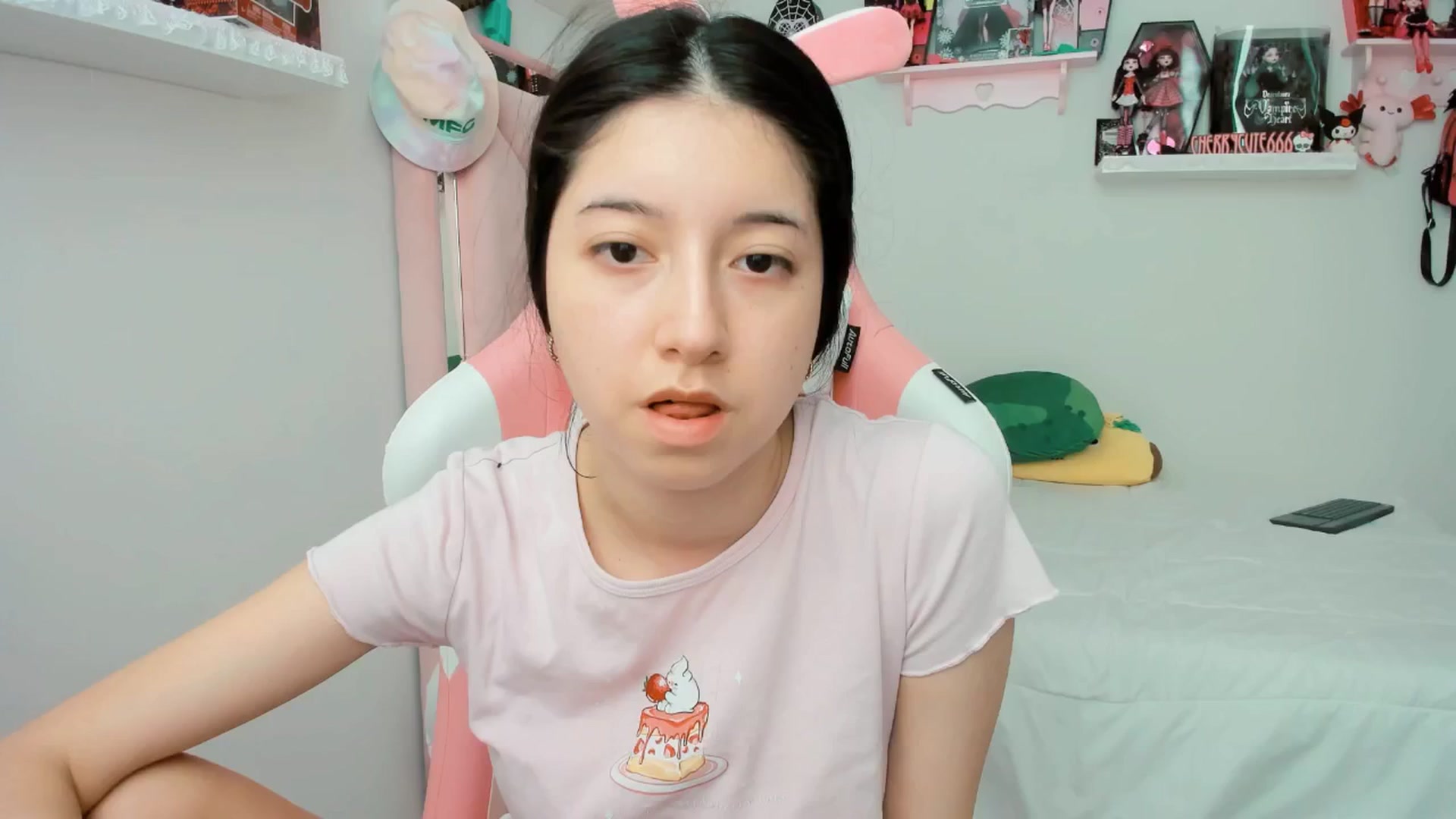 Gallery image thumbnail from Cherrycute666's myfreecams stream on, 04/04/2025, 22:59 image 6 of 20
