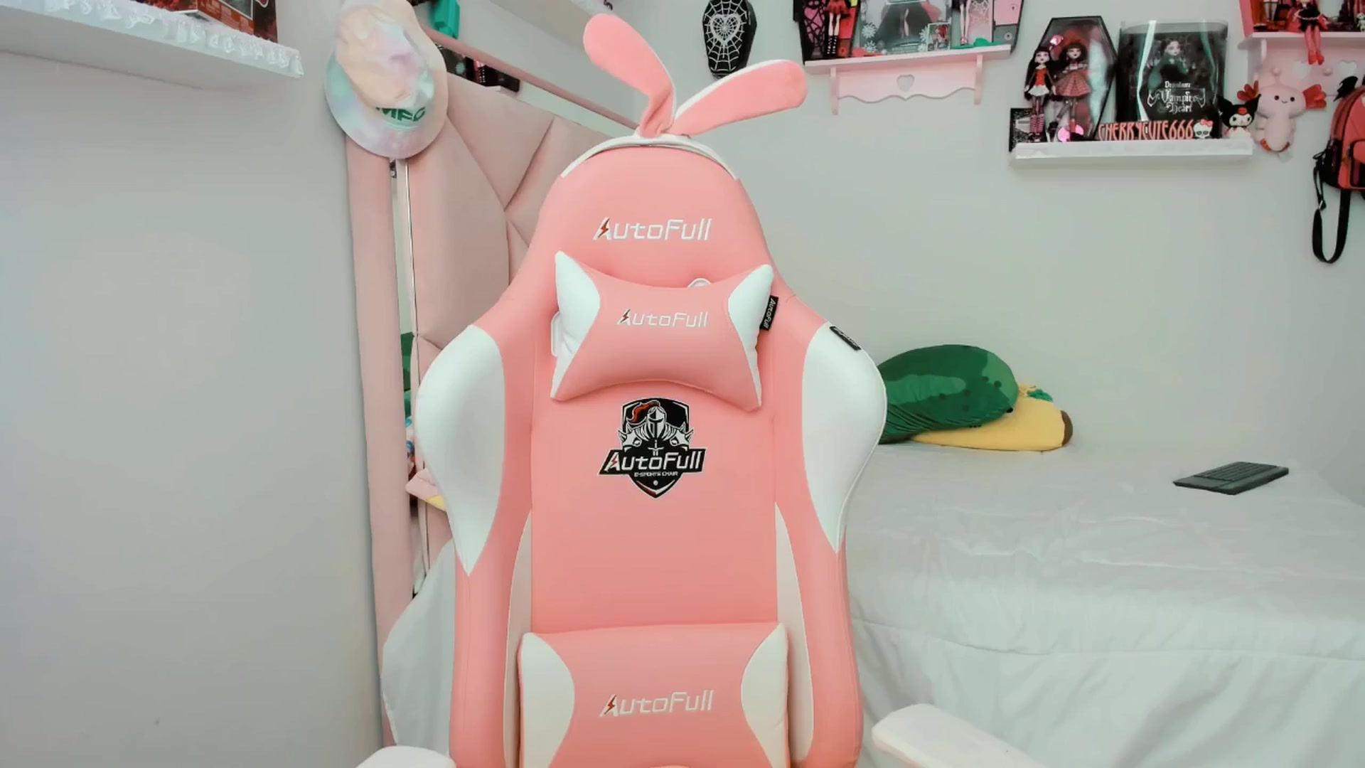 Gallery image thumbnail from Cherrycute666's myfreecams stream on, 04/04/2025, 22:59 image 16 of 20