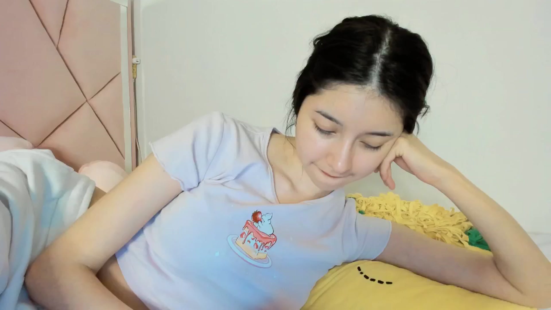 Gallery image thumbnail from Cherrycute666's myfreecams stream on, 04/05/2025, 04:03 image 10 of 20