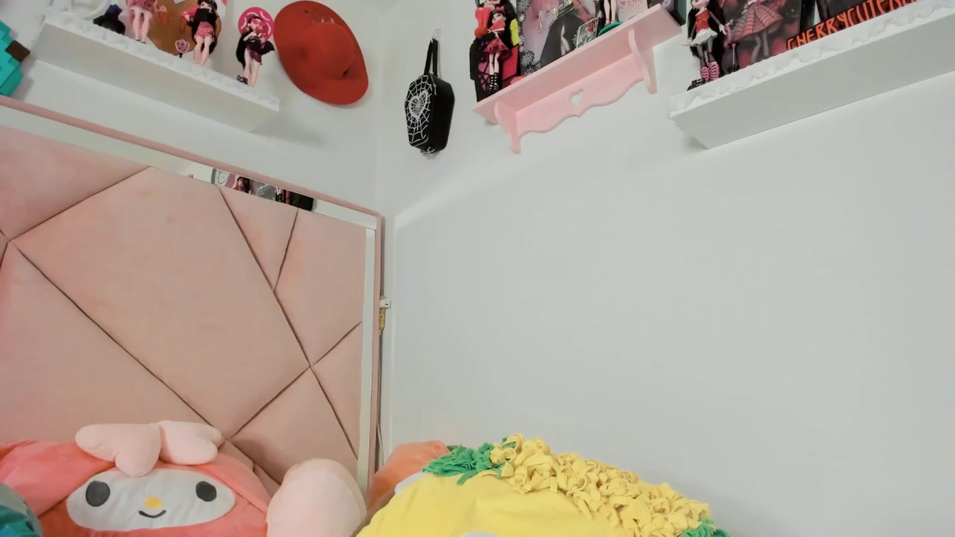 Gallery image thumbnail from Cherrycute666's myfreecams stream on, 04/05/2025, 04:03 image 7 of 20