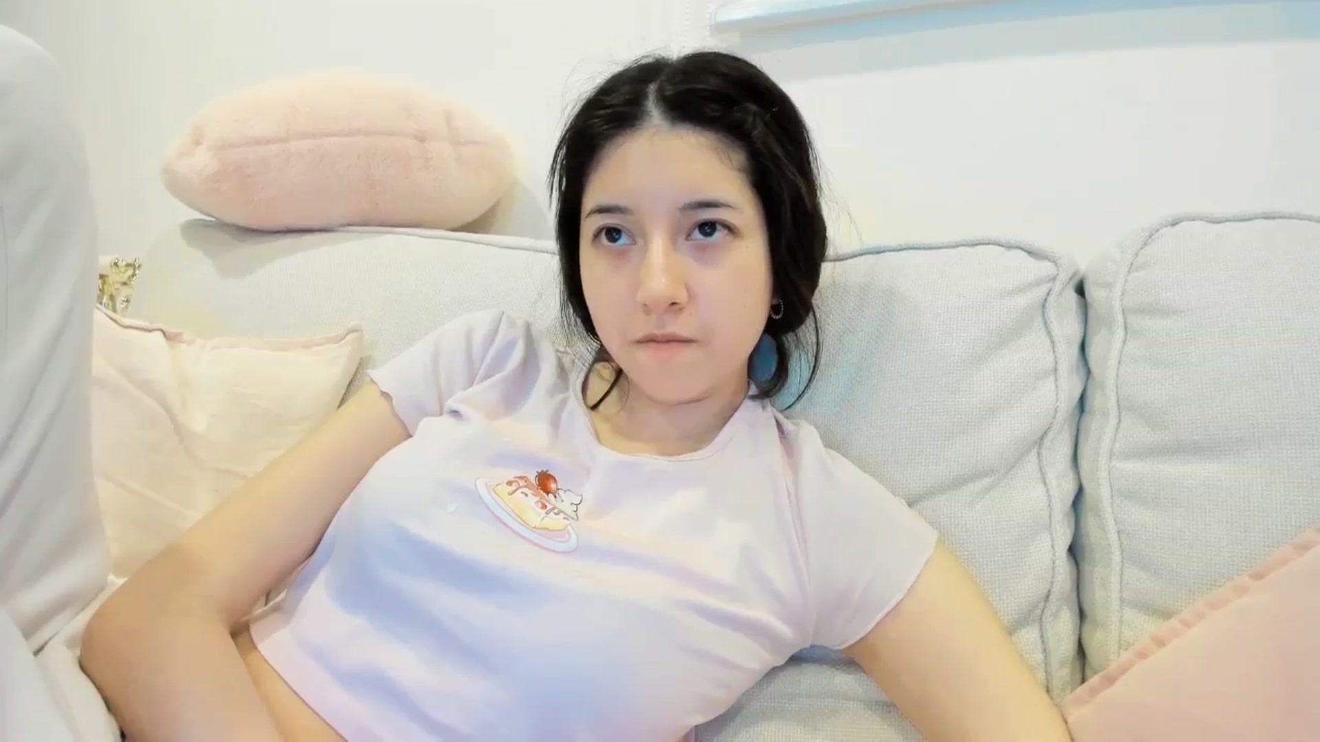 Gallery image thumbnail from Cherrycute666's myfreecams stream on, 04/05/2025, 07:38 image 17 of 20