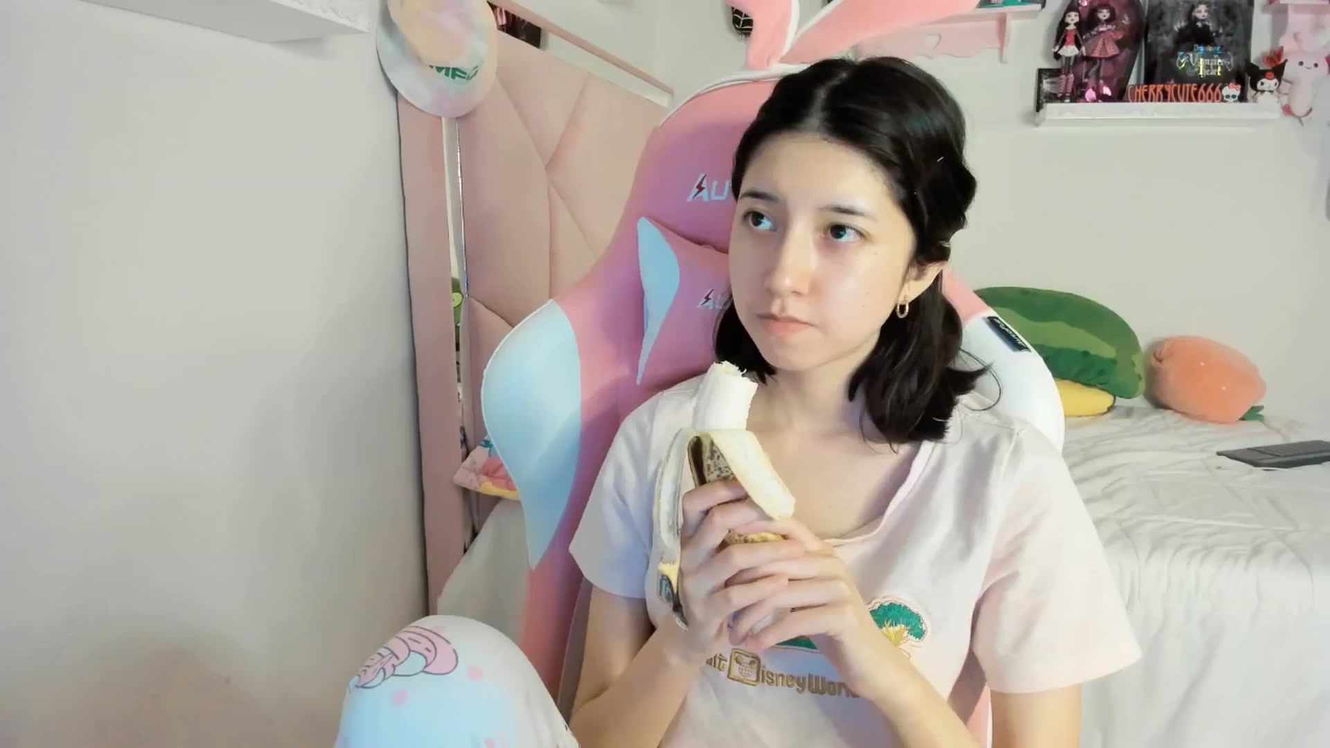 Gallery image thumbnail from Cherrycute666's myfreecams stream on, 04/06/2025, 04:16 image 1 of 20