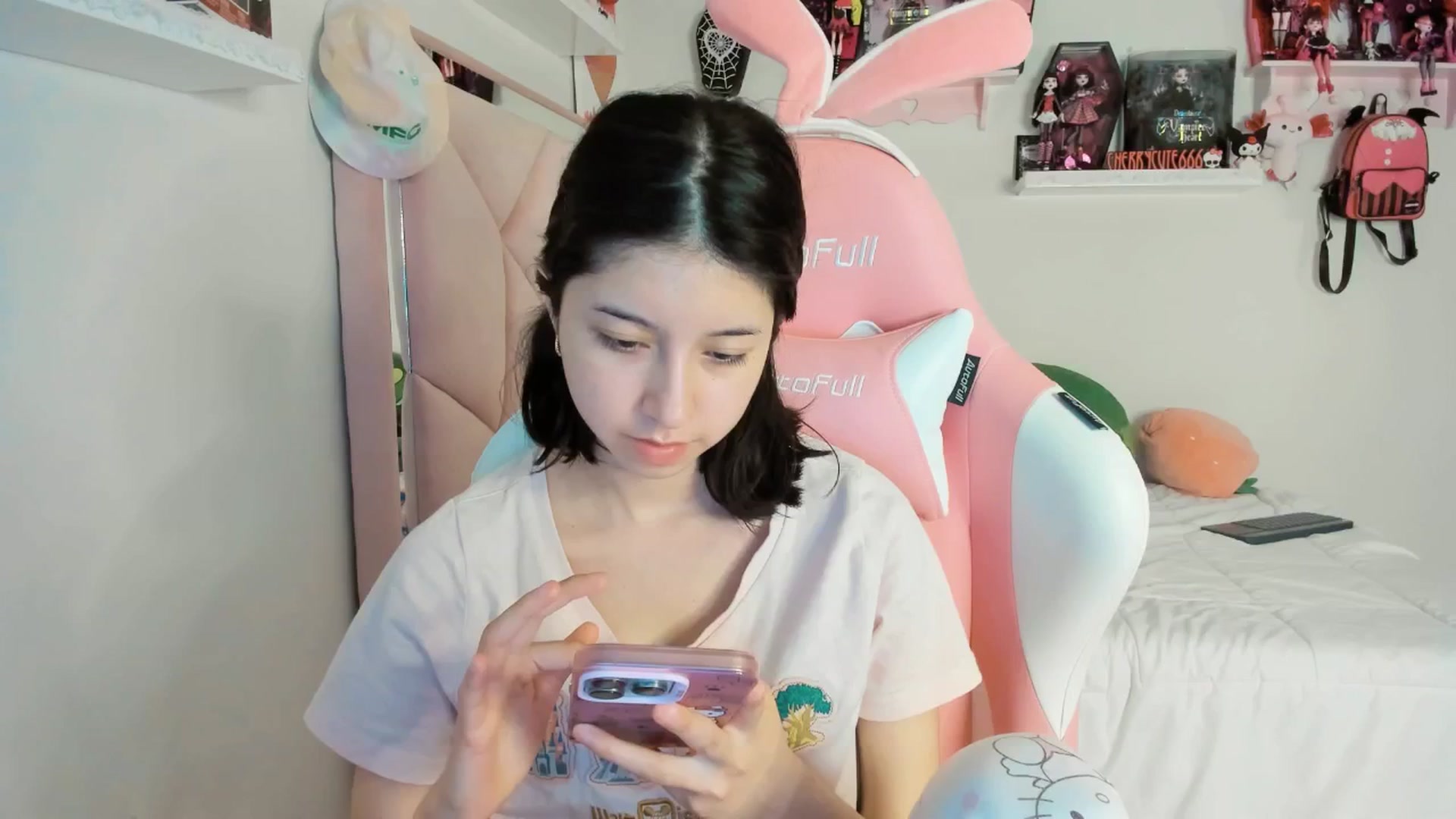 Gallery image thumbnail from Cherrycute666's myfreecams stream on, 04/06/2025, 04:16 image 14 of 20