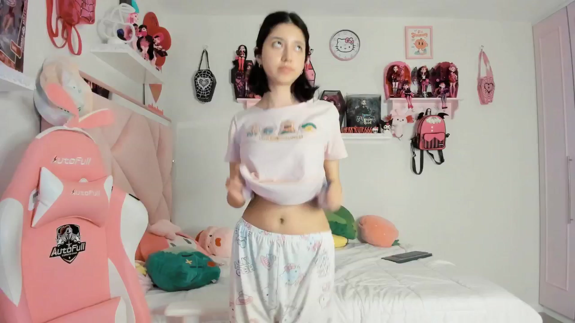 Gallery image thumbnail from Cherrycute666's myfreecams stream on, 04/06/2025, 04:16 image 8 of 20
