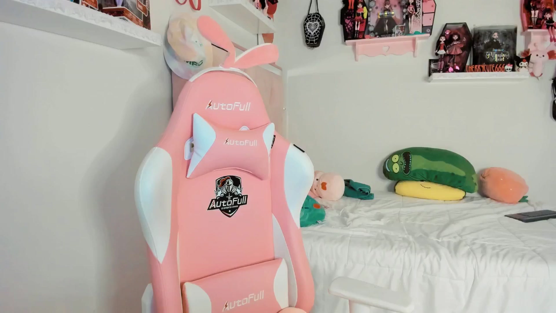 Gallery image thumbnail from Cherrycute666's myfreecams stream on, 04/06/2025, 04:16 image 7 of 20