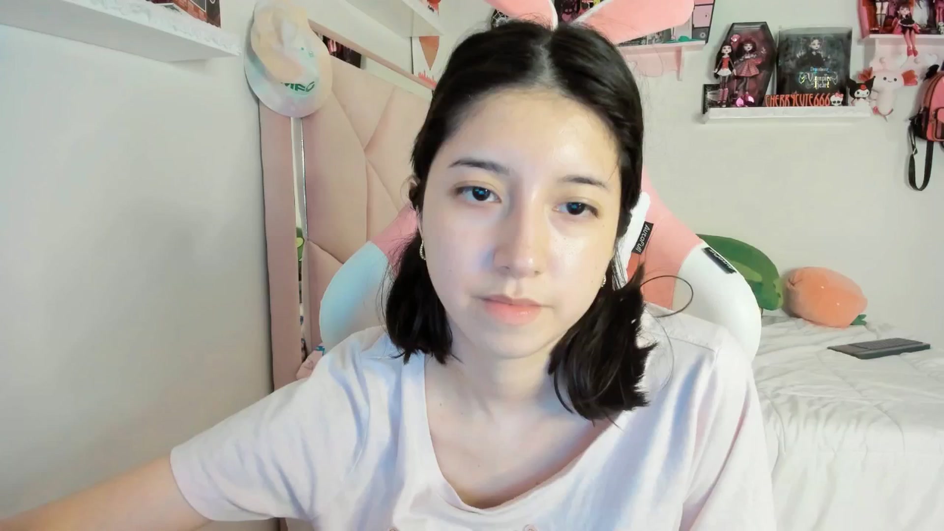 Gallery image thumbnail from Cherrycute666's myfreecams stream on, 04/06/2025, 04:16 image 11 of 20