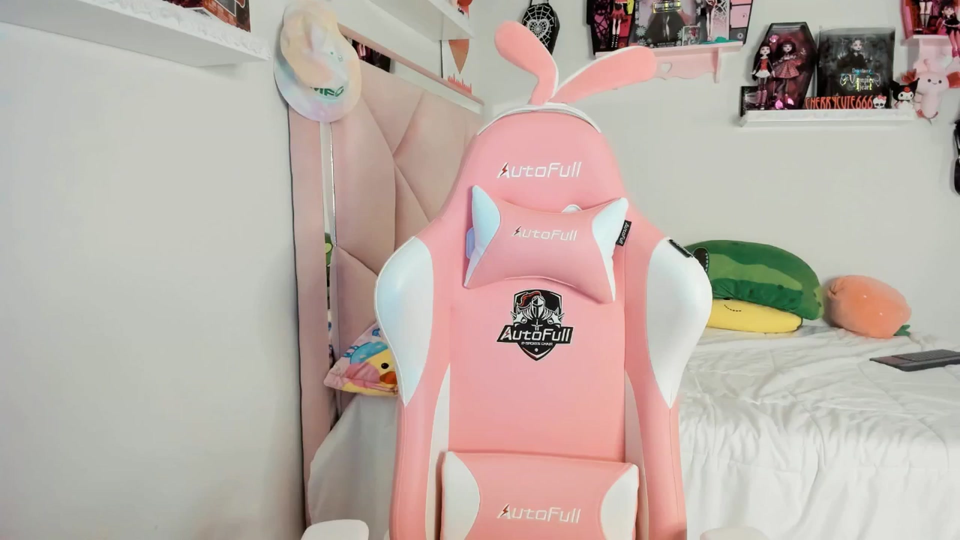 Gallery image thumbnail from Cherrycute666's myfreecams stream on, 04/06/2025, 04:16 image 16 of 20