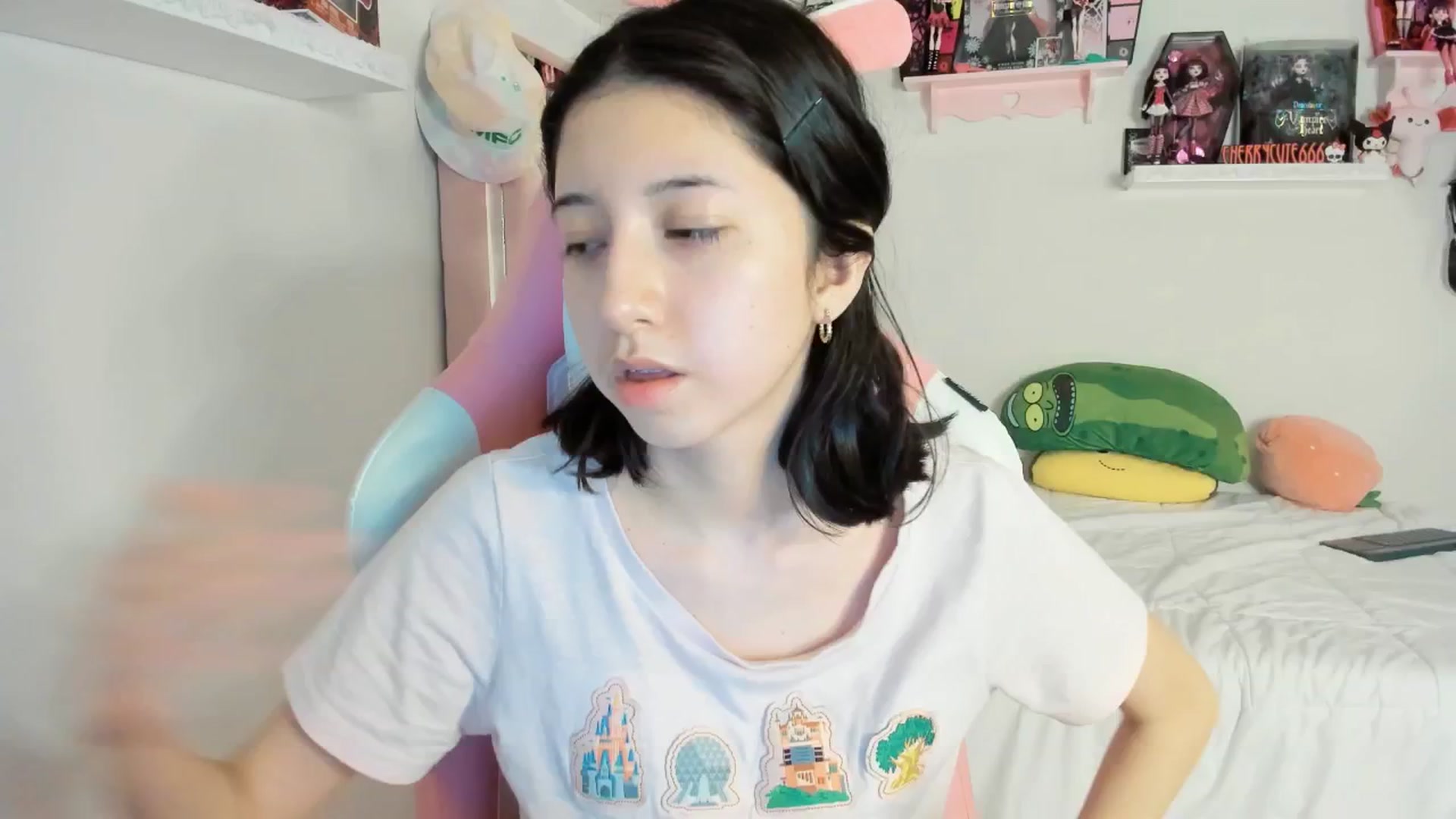 Gallery image thumbnail from Cherrycute666's myfreecams stream on, 04/06/2025, 04:16 image 18 of 20