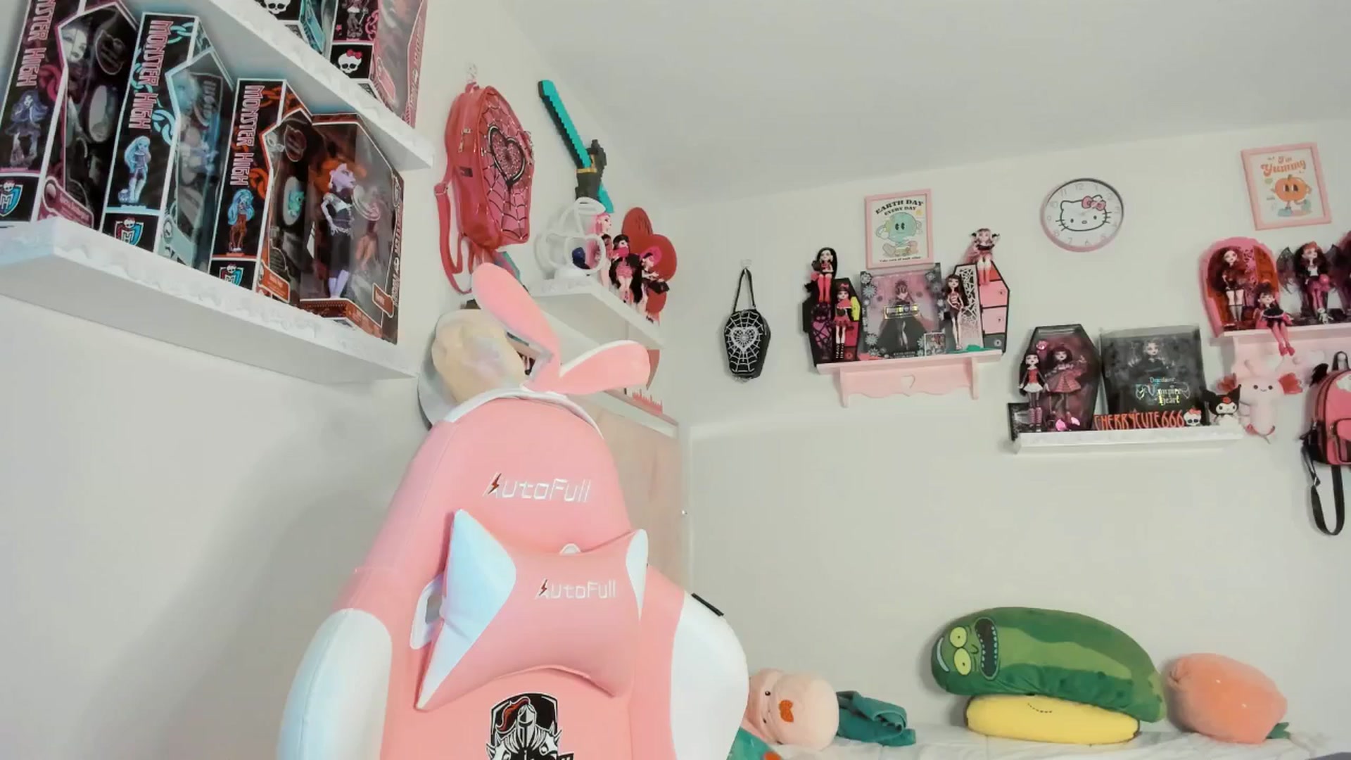 Gallery image thumbnail from Cherrycute666's myfreecams stream on, 04/06/2025, 04:16 image 4 of 20