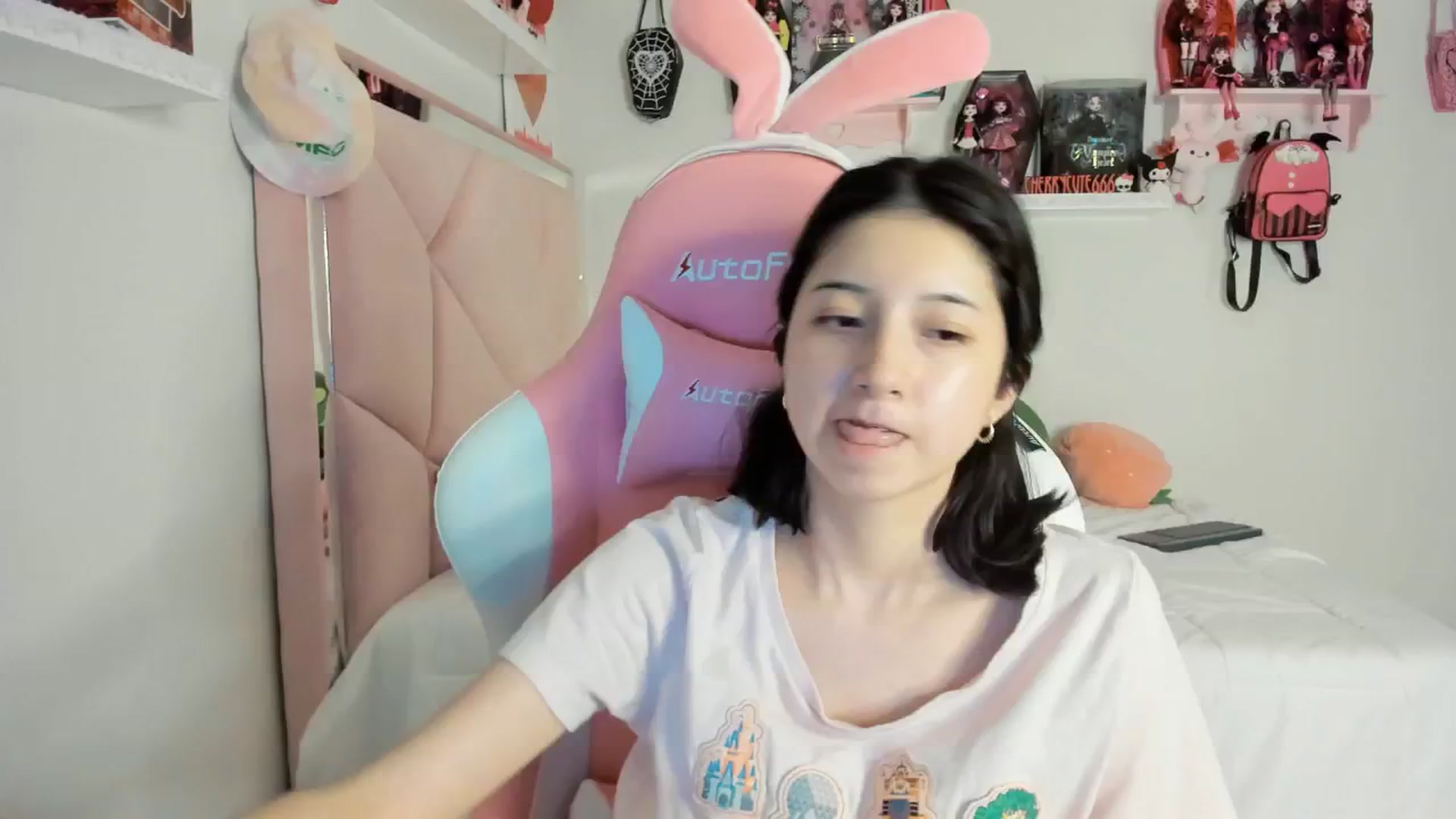 Gallery image thumbnail from Cherrycute666's myfreecams stream on, 04/06/2025, 05:36 image 19 of 20