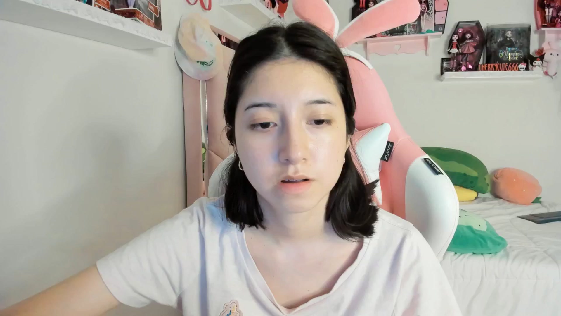 Gallery image thumbnail from Cherrycute666's myfreecams stream on, 04/06/2025, 05:36 image 13 of 20